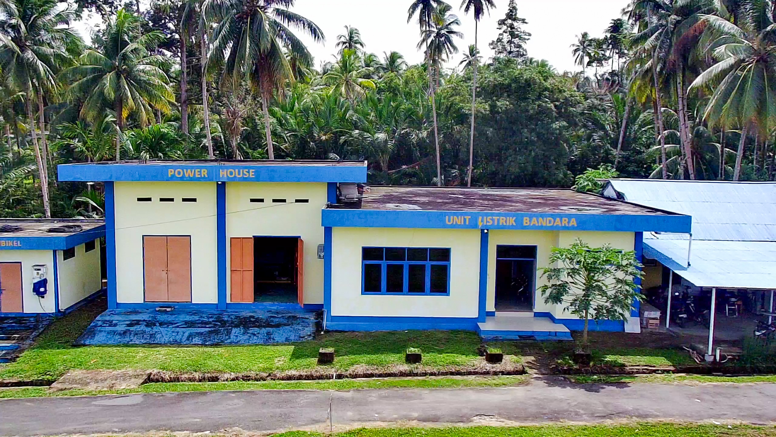 Foto Bandara Gedung Power house dan Listrik UPBU Naha