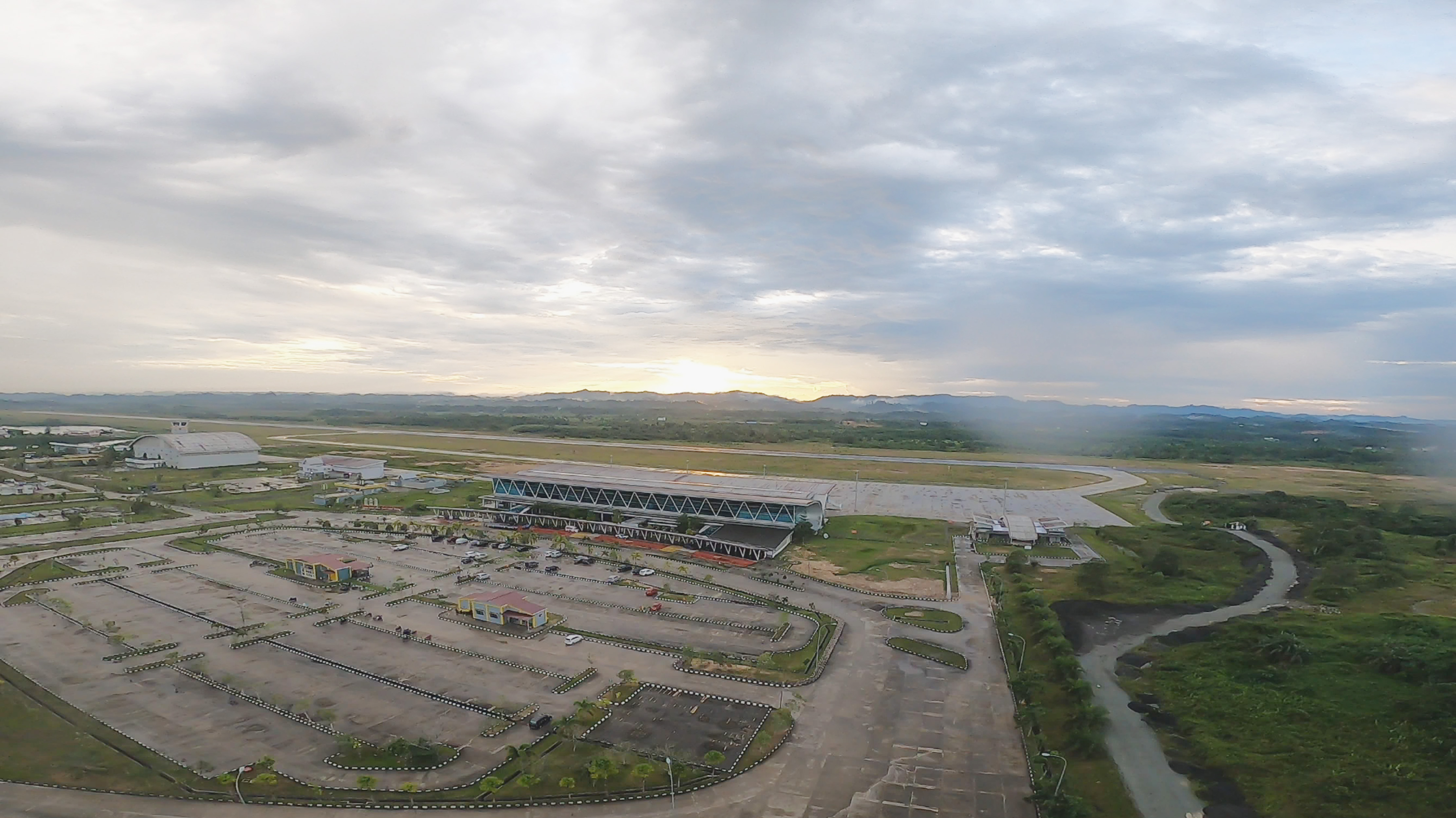 Foto Bandara Area Parkir