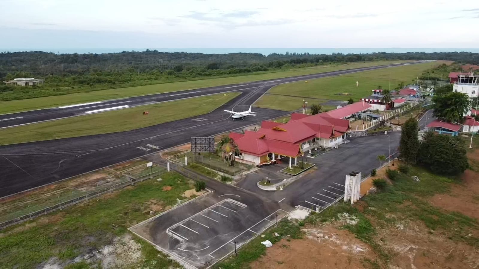 Foto Bandara Parkir Penumpang