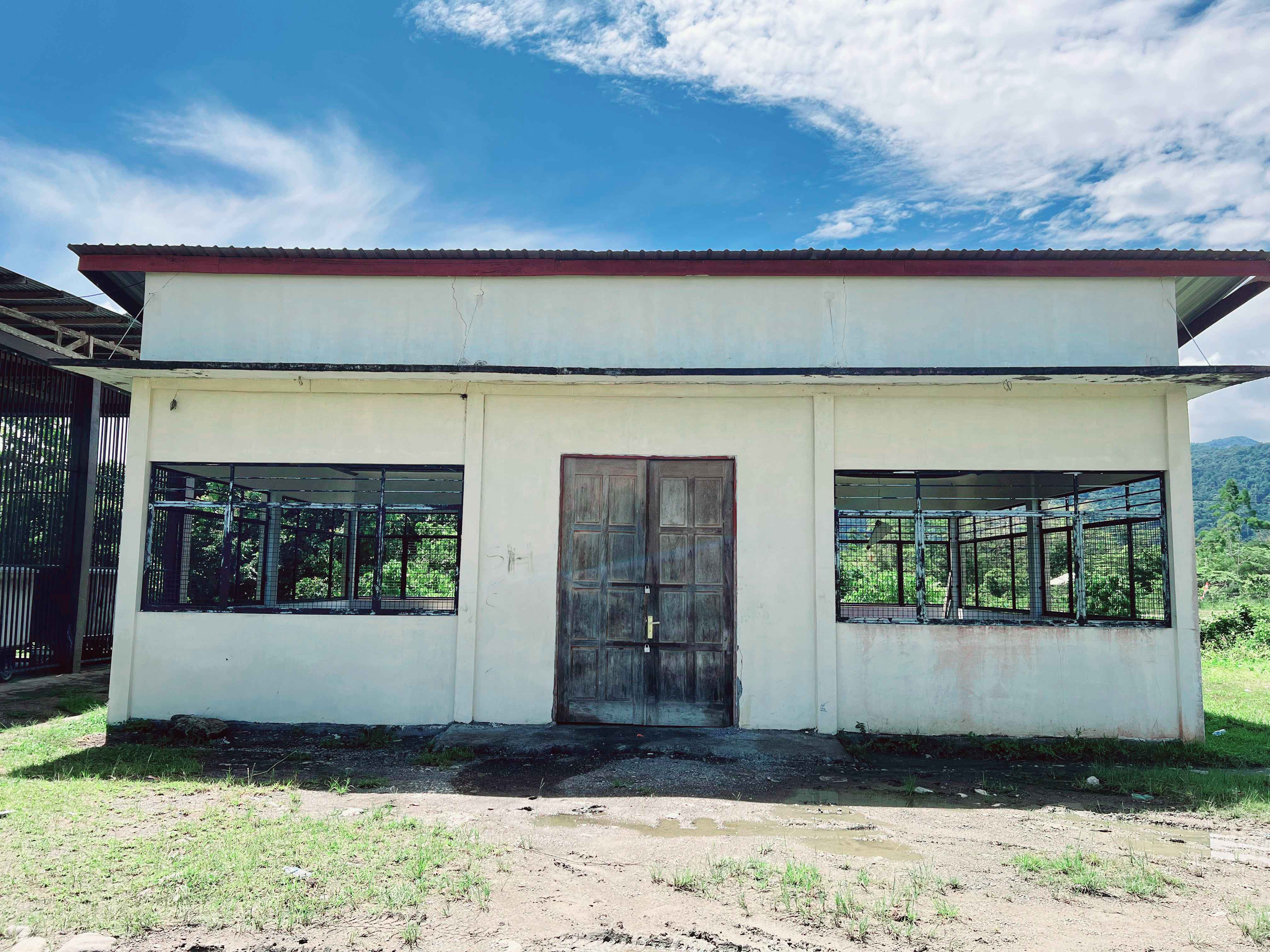 Foto Bandara Gedung Shelter BBM Tampak Depan