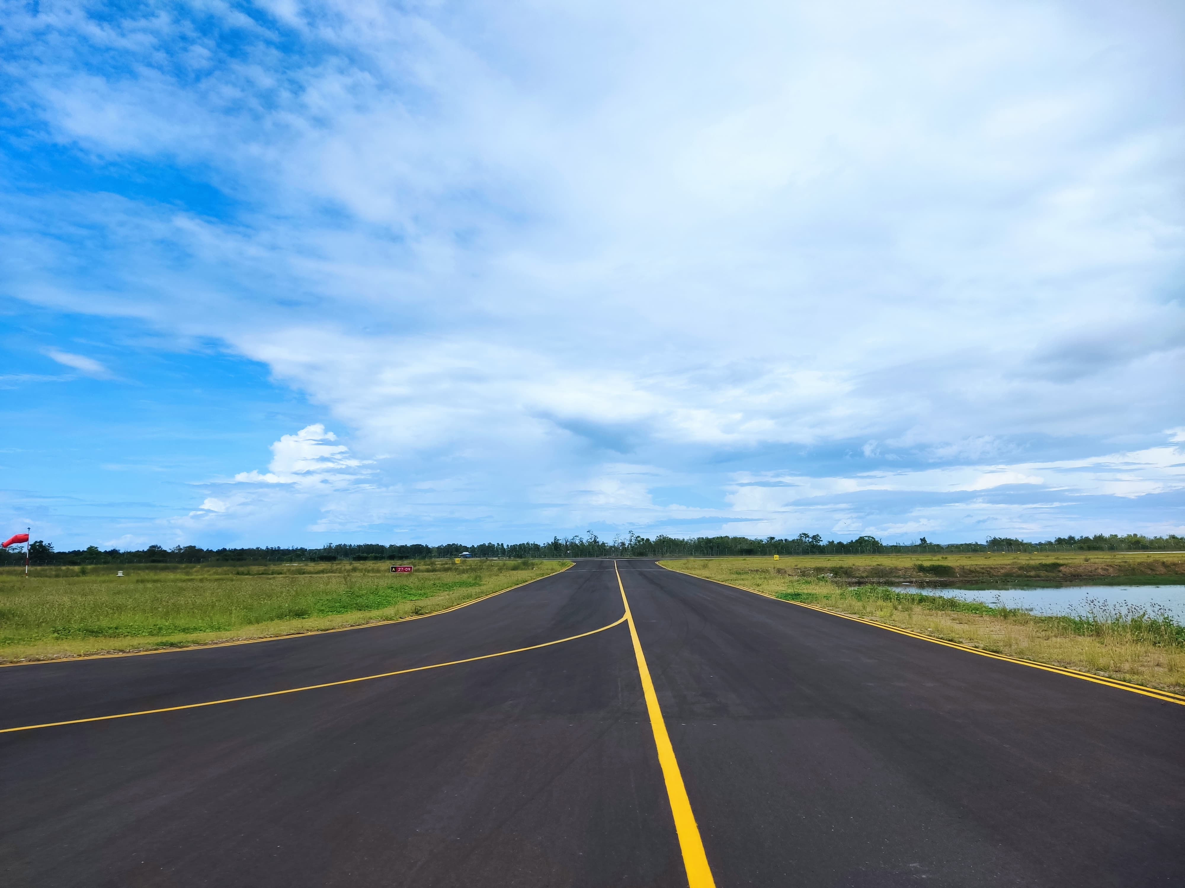 Foto Bandara Taxiway