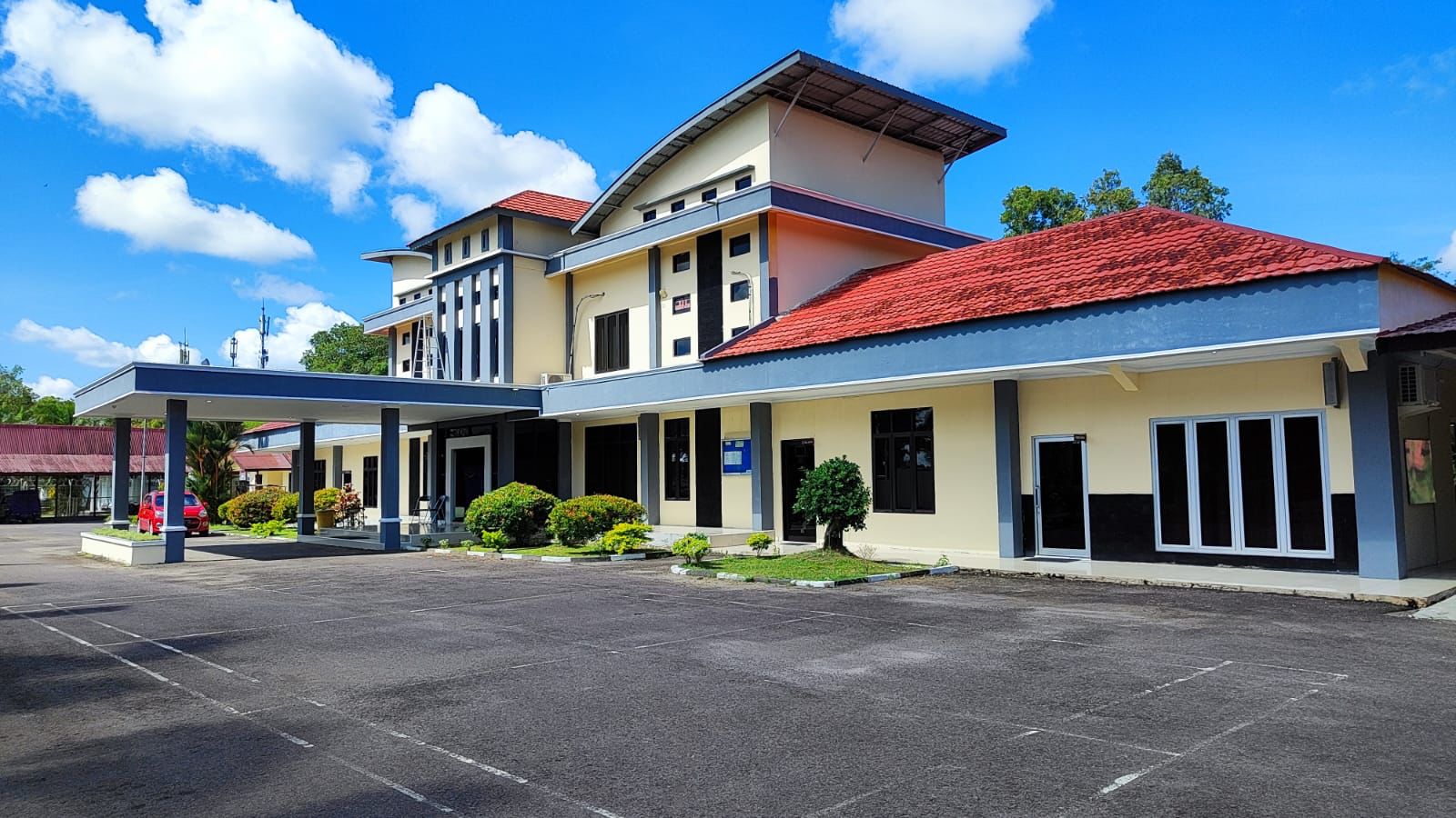 Foto Bandara Kantor UPBU Iskandar