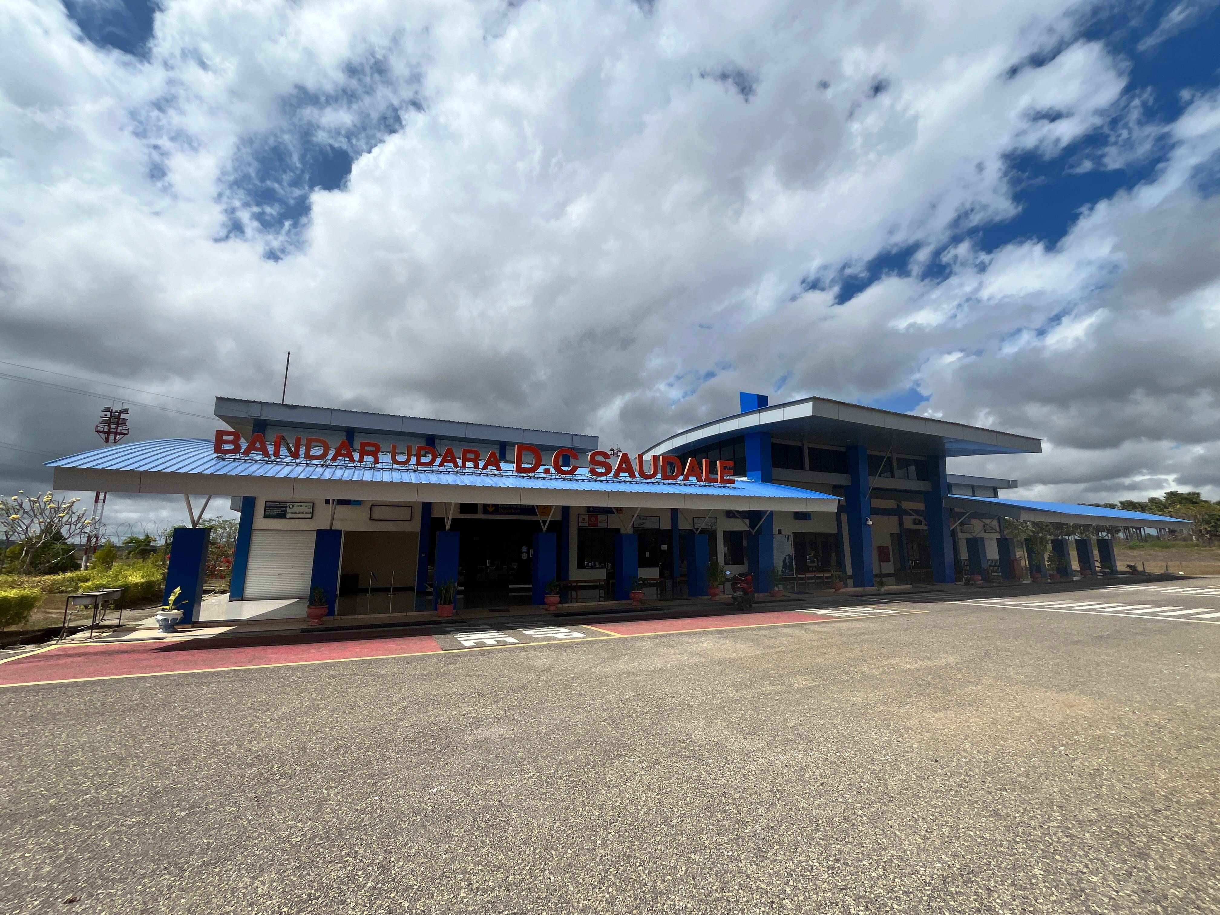 Foto Bandara TAMPAK DEPAN GEDUNG TERMINAL