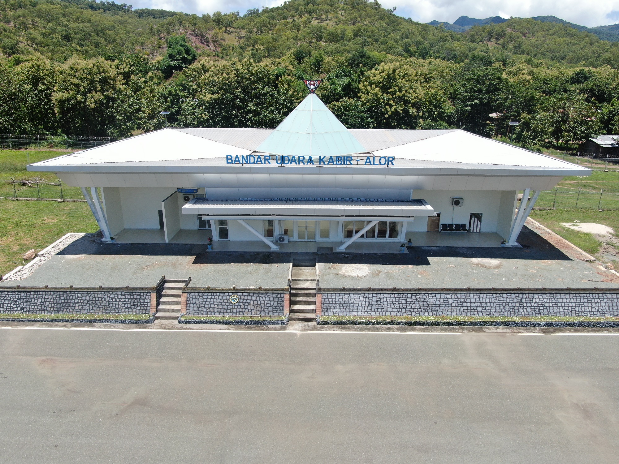 Foto Bandara Terminal Penumpang Bandar Udara Pantar