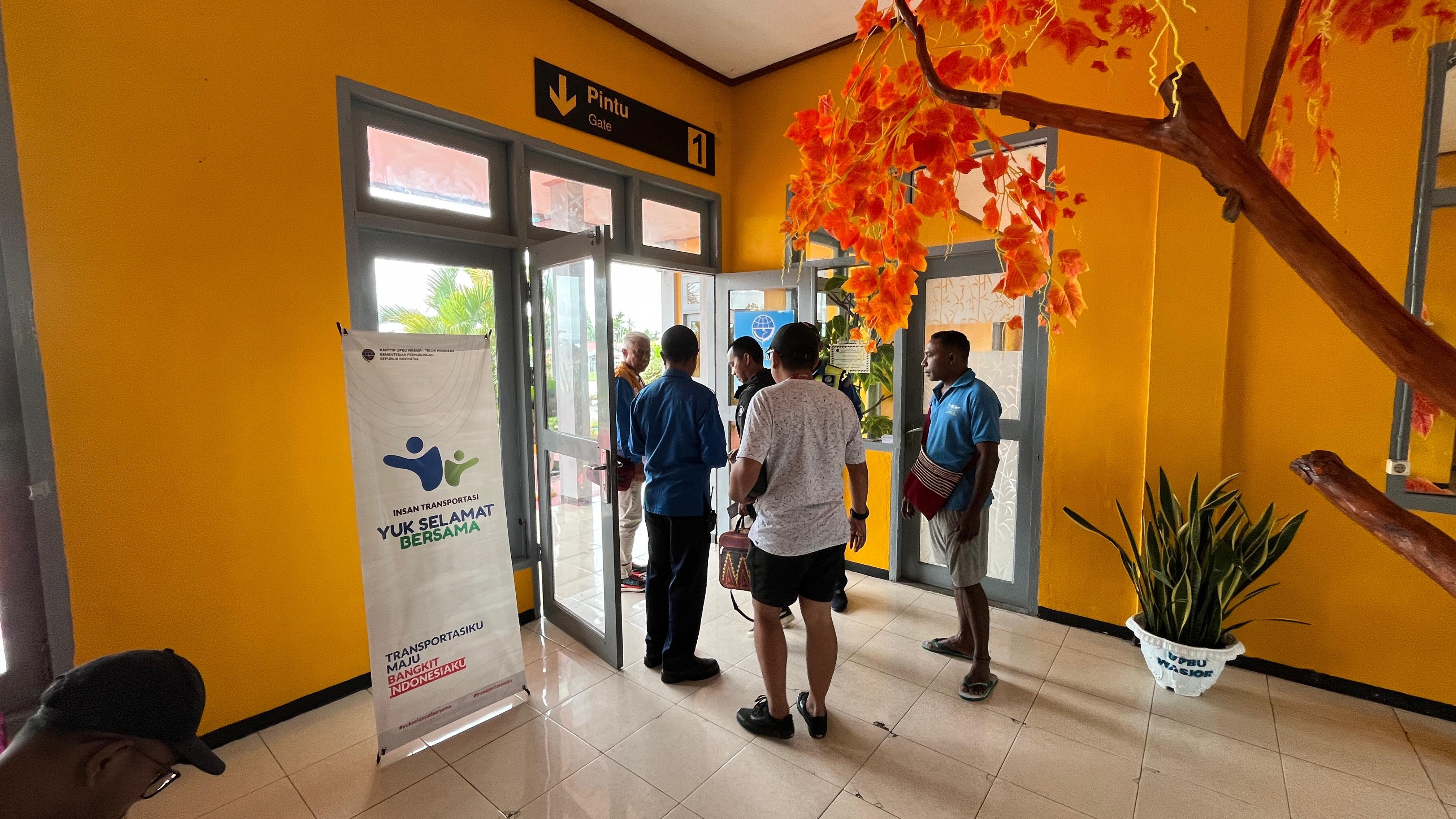 Foto Bandara PINTU KEBERANGKATAN