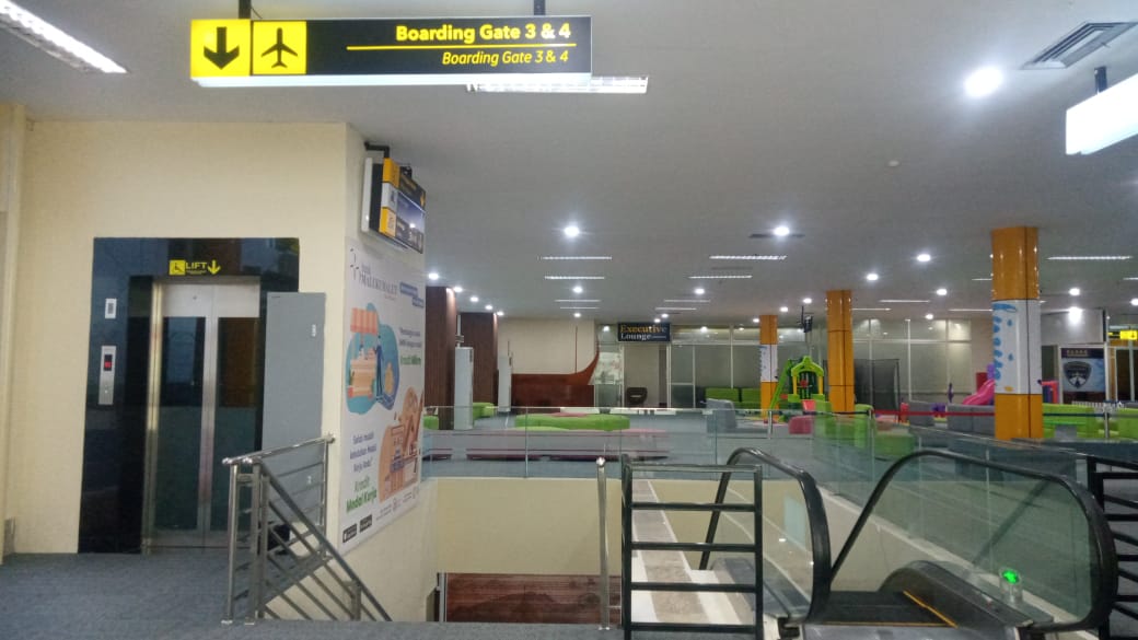 Foto Bandara ESKALTOR DAN LIFT DIFABEL