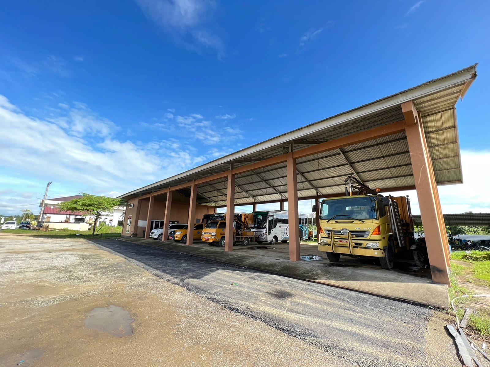 Foto Bandara GEDUNG ALAT-ALAT BERAT BANDAR UDARA HALU OLEO KENDARI