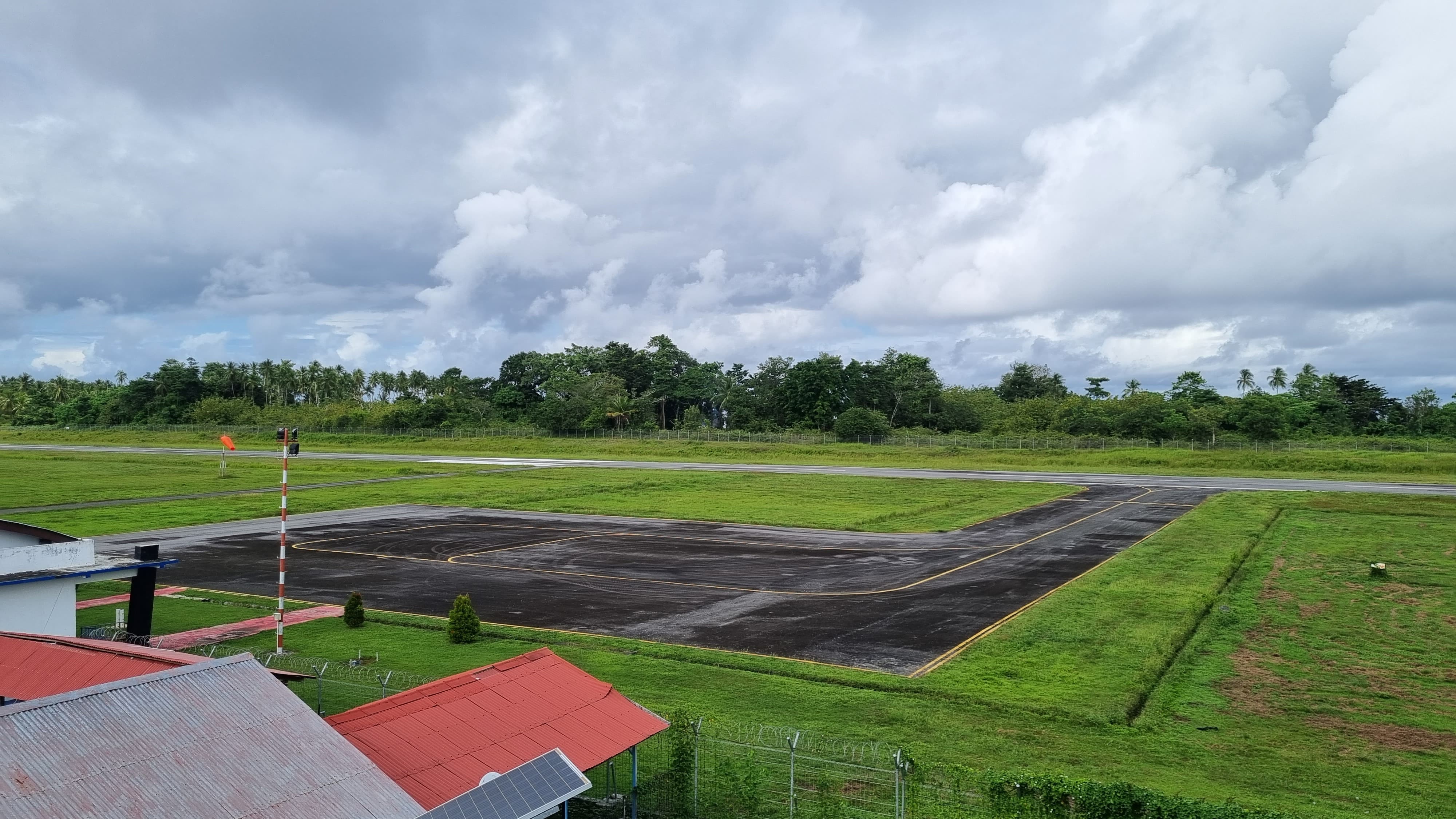 Foto Bandara Fasilitas Sisi Udara Bandara (Apron)