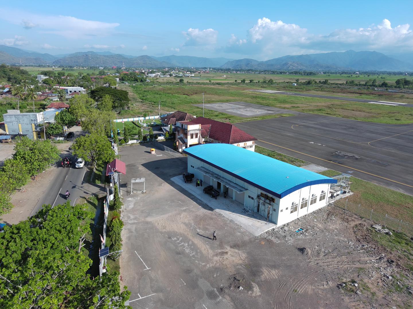 Foto Bandara Gedung Terminal Kargo Bandar Udara Sultan Muhammad Salahuddin Bima