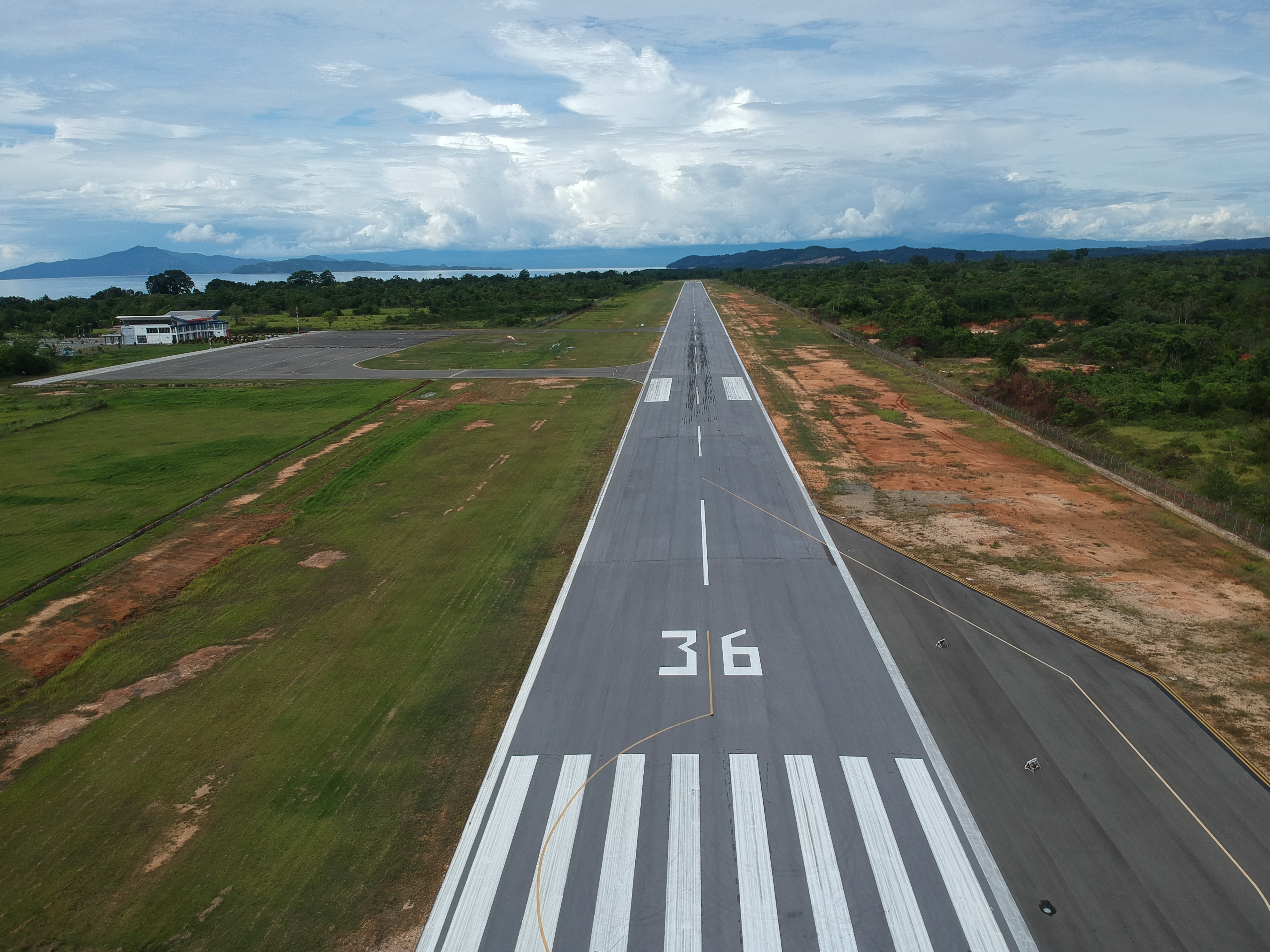 Foto Bandara Ujung Runway 36