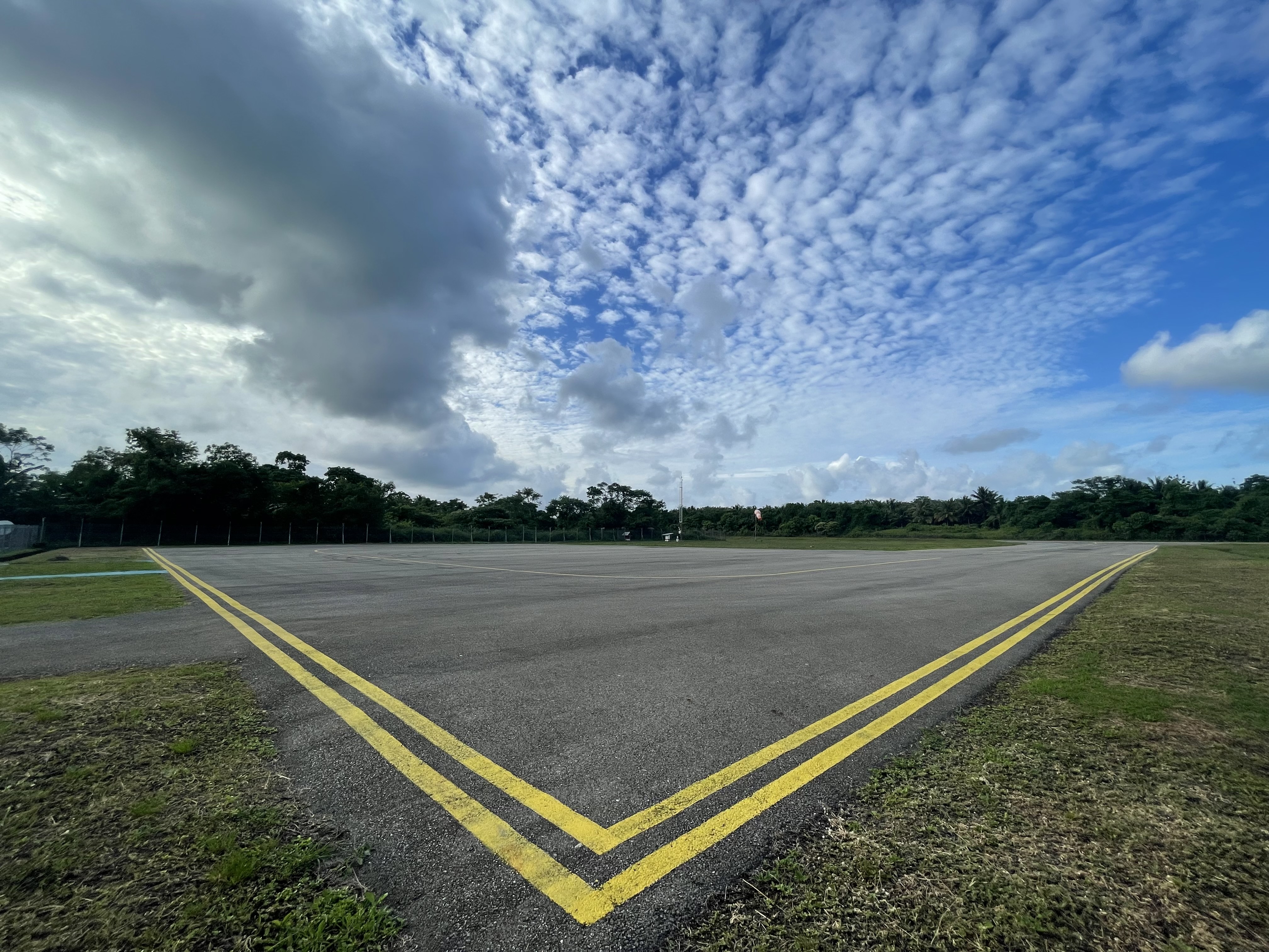 Foto Bandara FOTO APRON