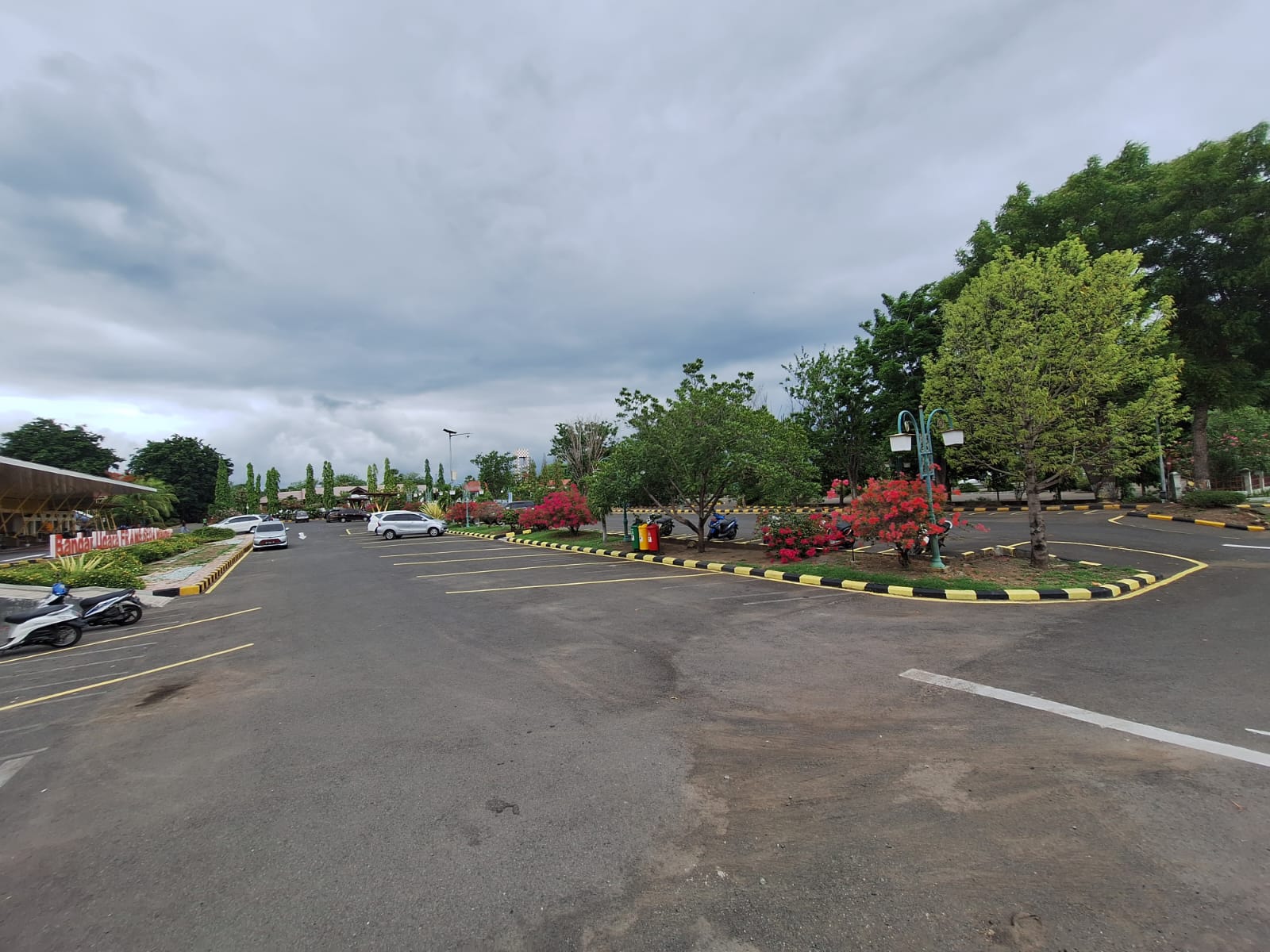 Foto Bandara Parkir Kendaraan Terminal 