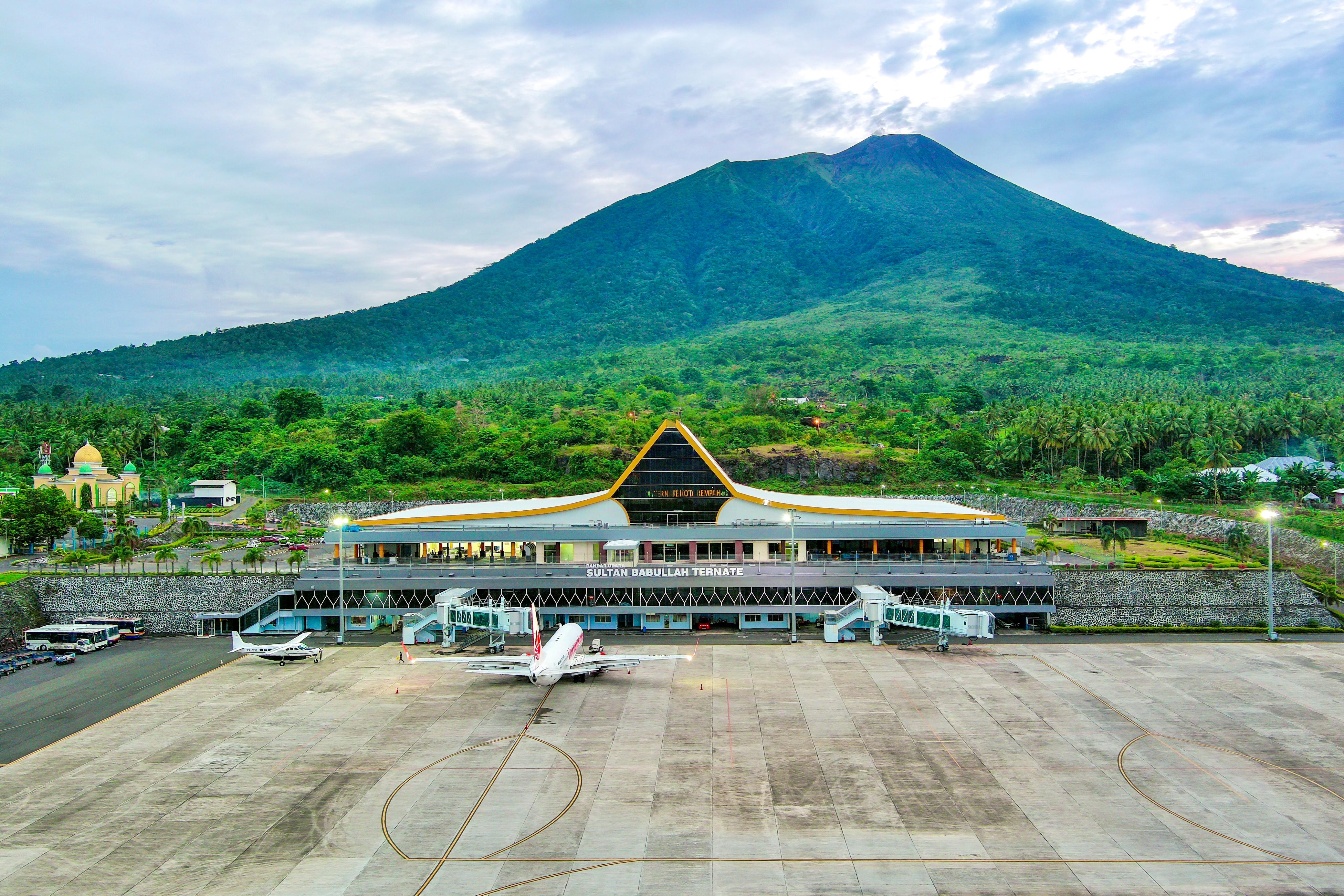 Foto Bandara Terminal Penumpang Dari Sisi Udara