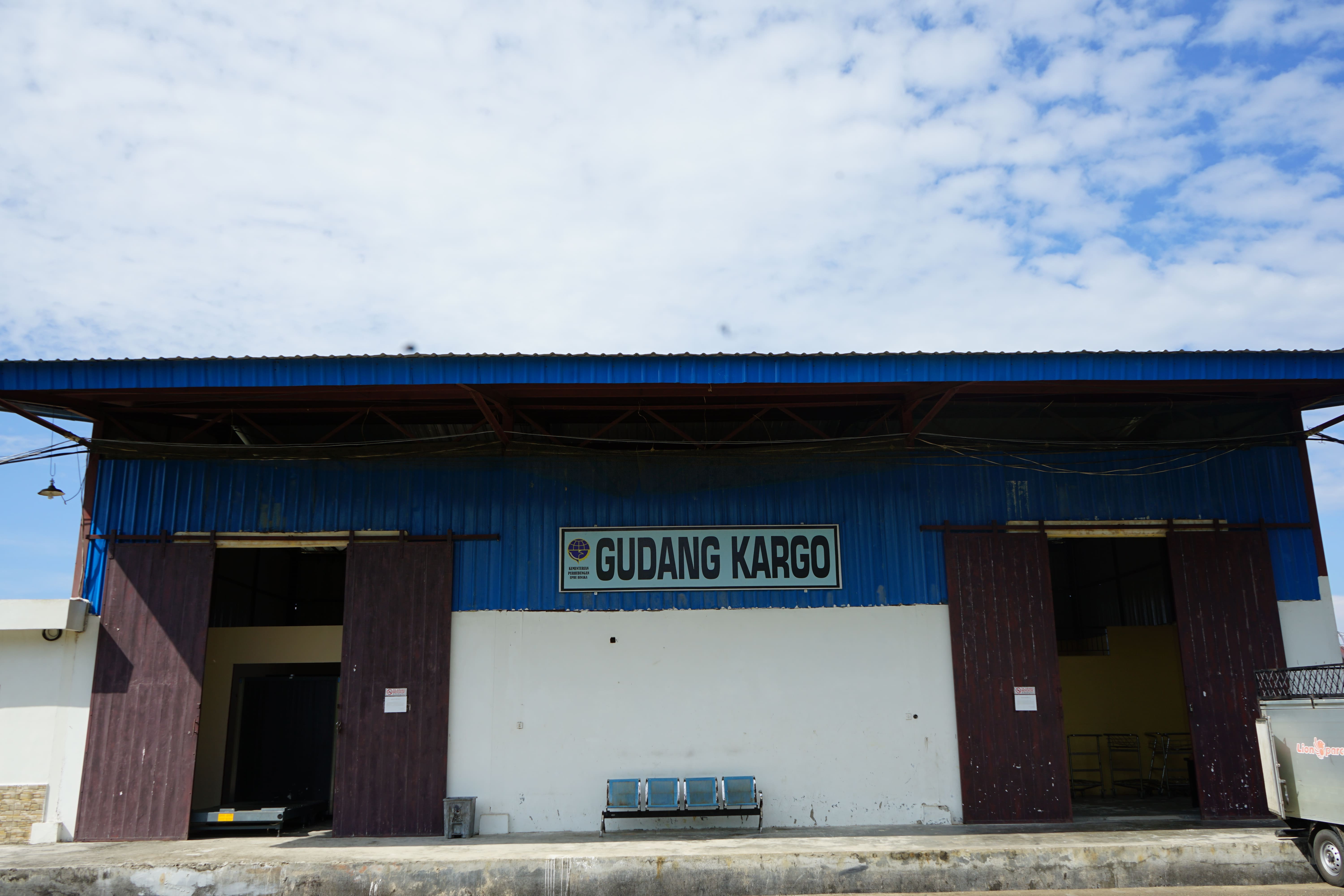 Foto Bandara Gedung Kargo