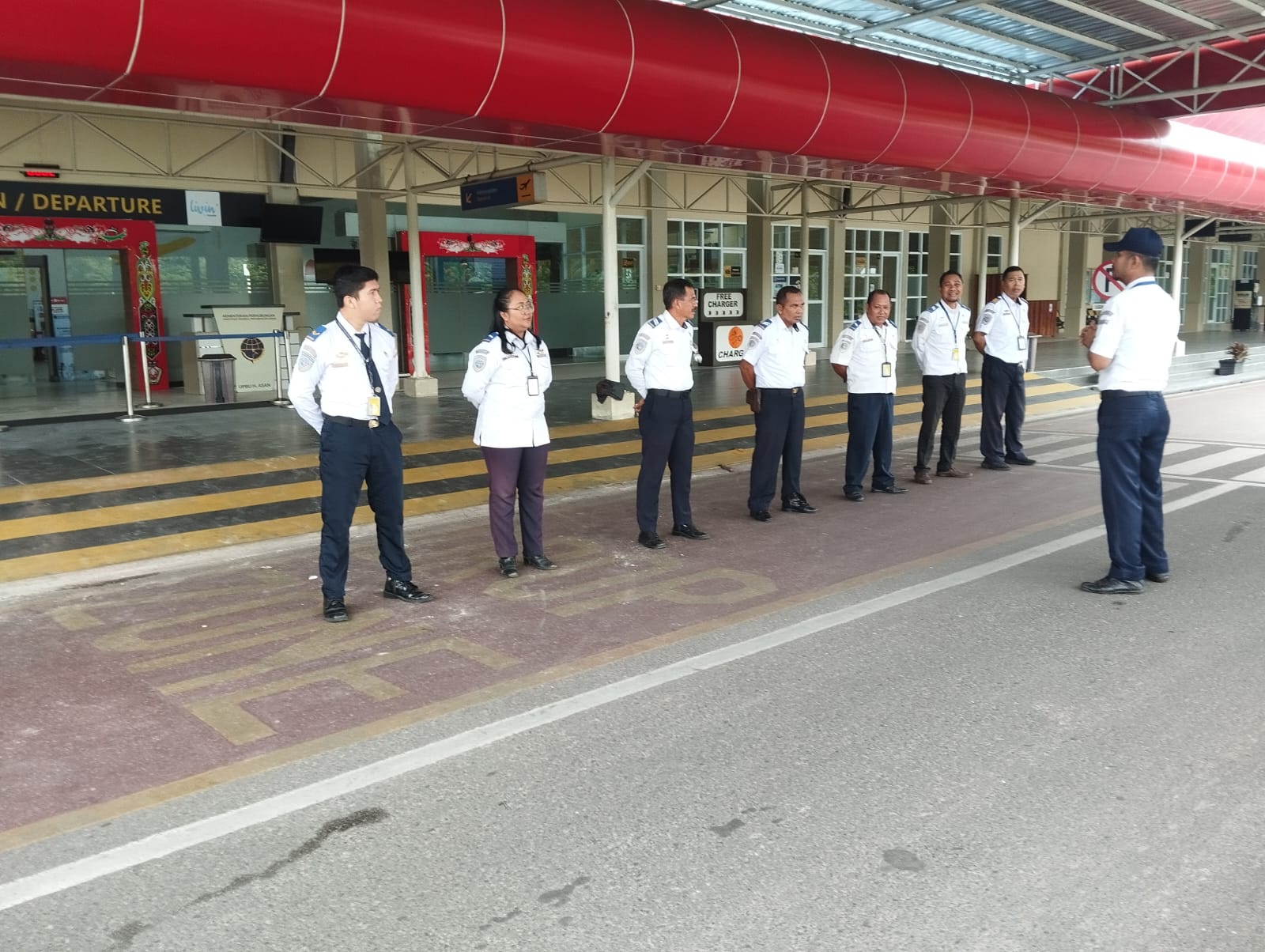 Foto Bandara Selasar terminal, apel pagi AVSEC