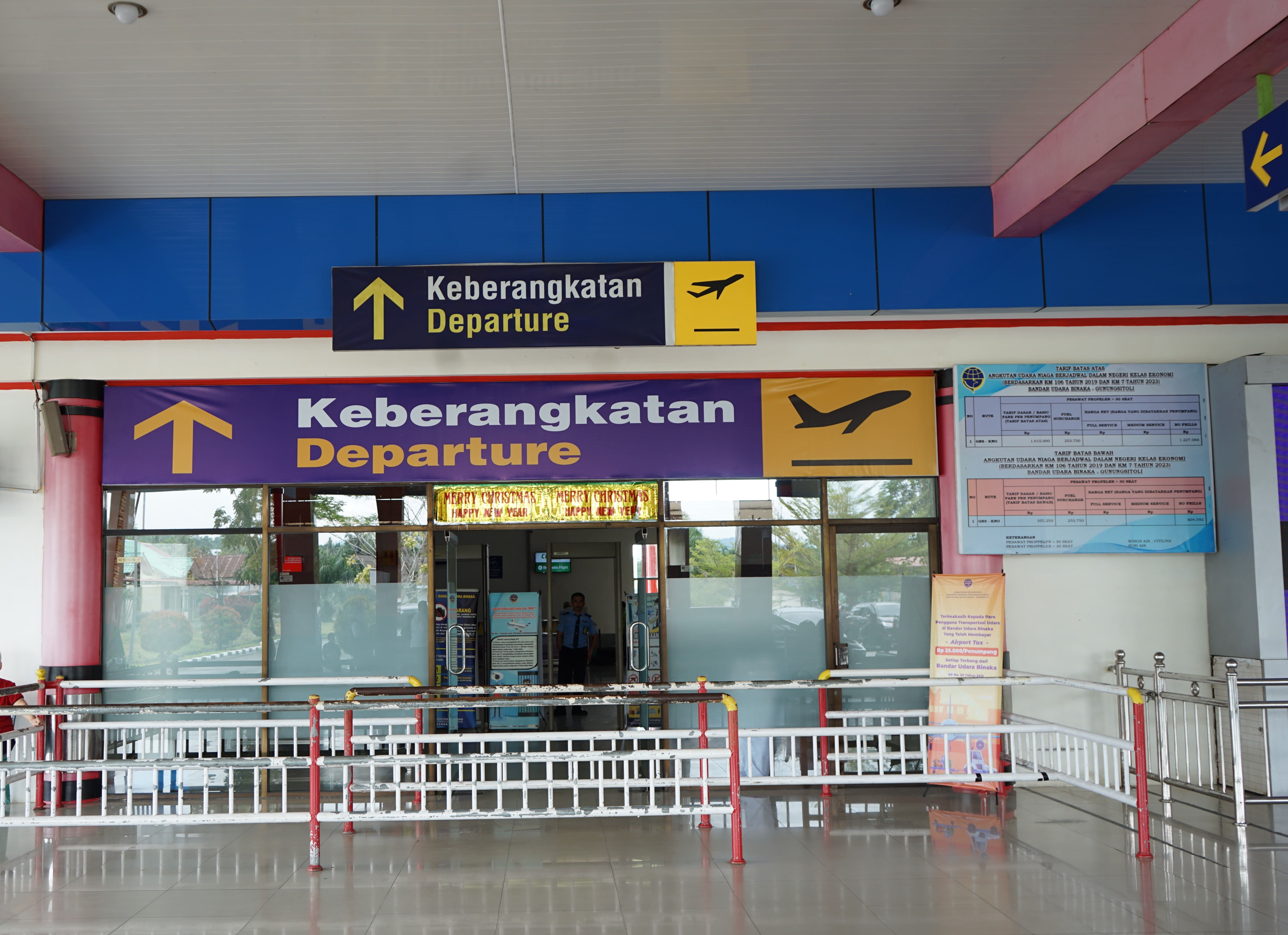 Foto Bandara PINTU KEBERANGKATAN