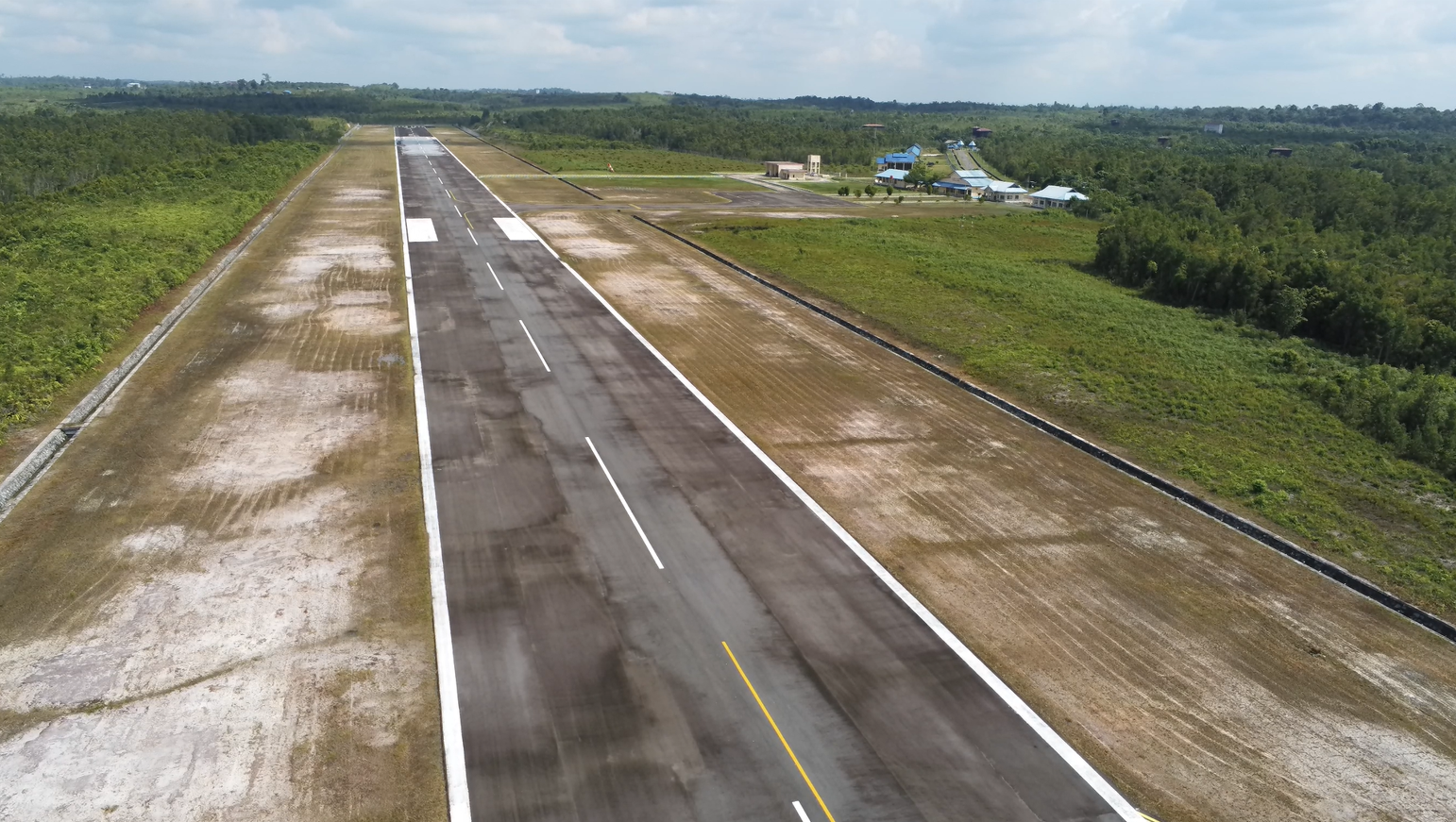 Foto Bandara LANDASAN