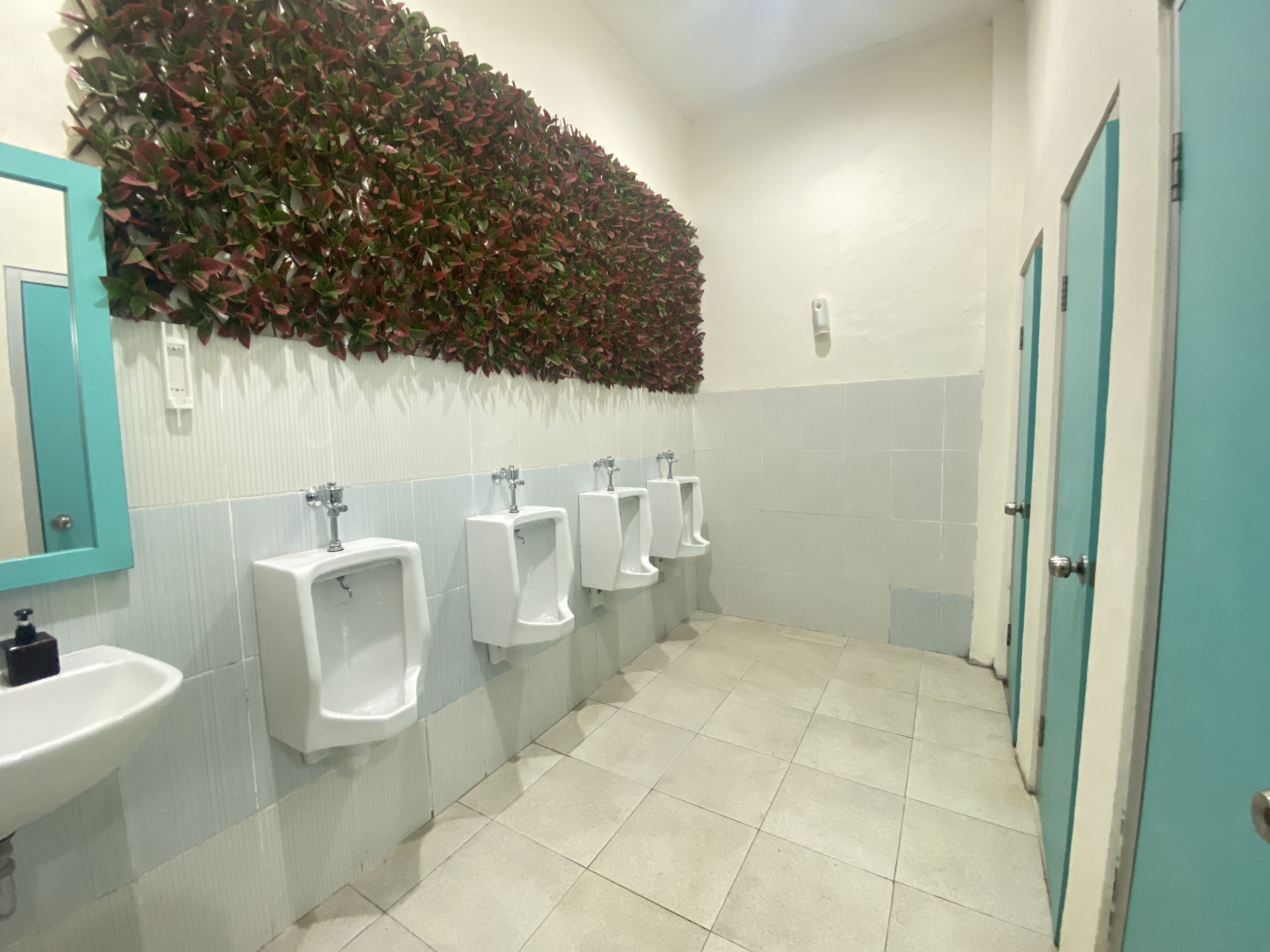 Foto Bandara Toilet Pria