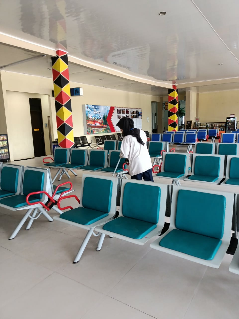 Foto Bandara Ruang Tunggu penumpang