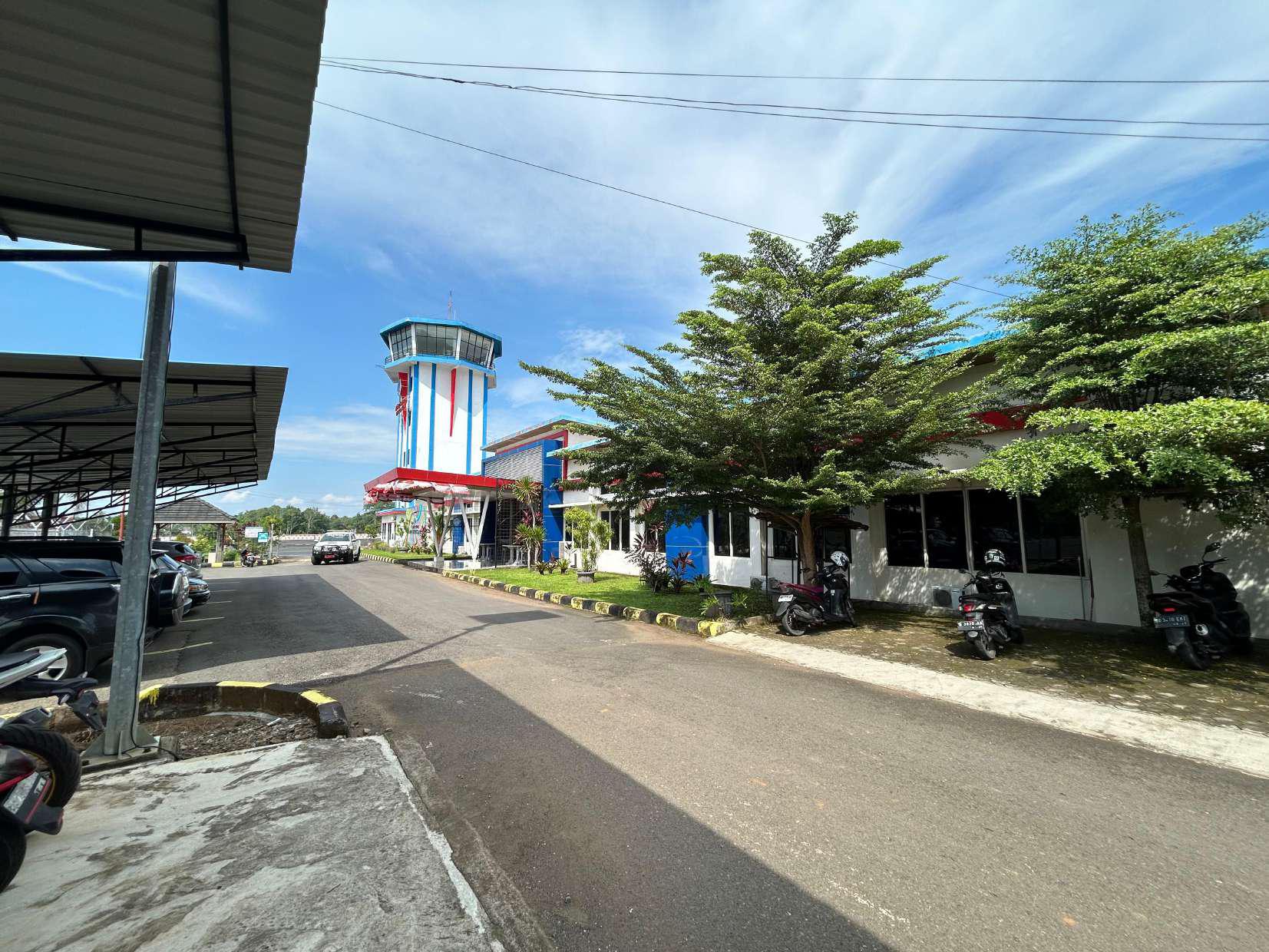 Foto Bandara Gedung Kantor Tata Usaha