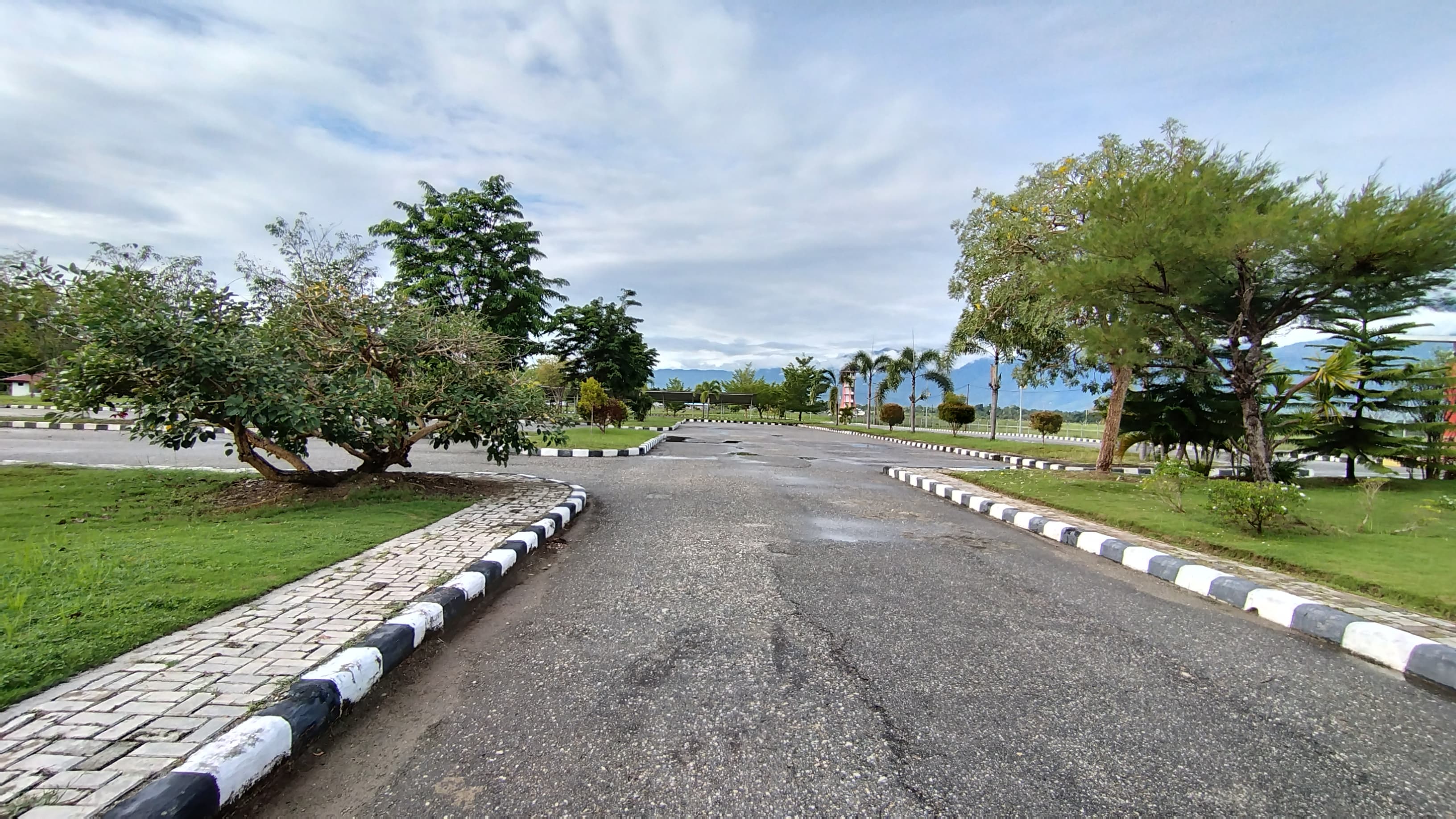 Foto Bandara Kondisi Parkiran Bandara