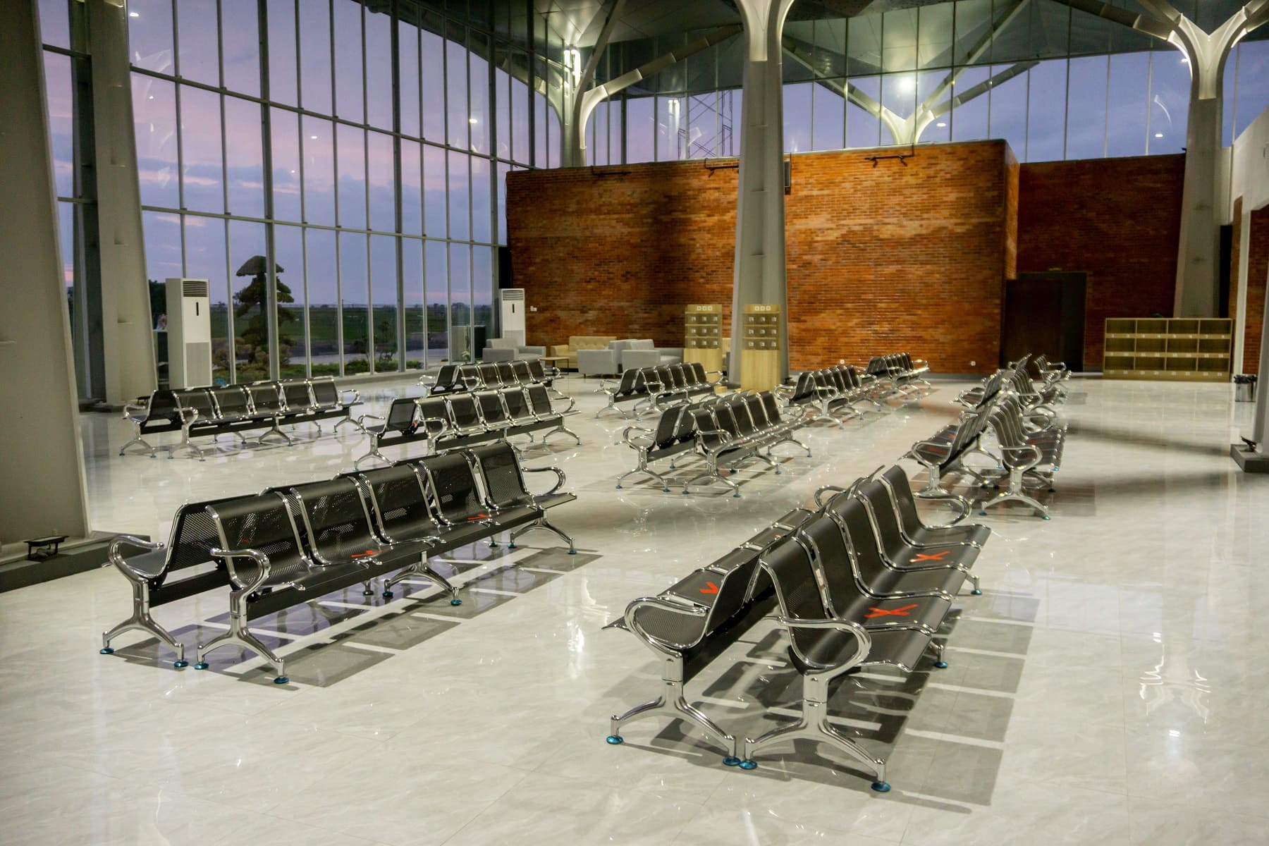 Foto Bandara RUANG TUNGGU KEBERANGKATAN