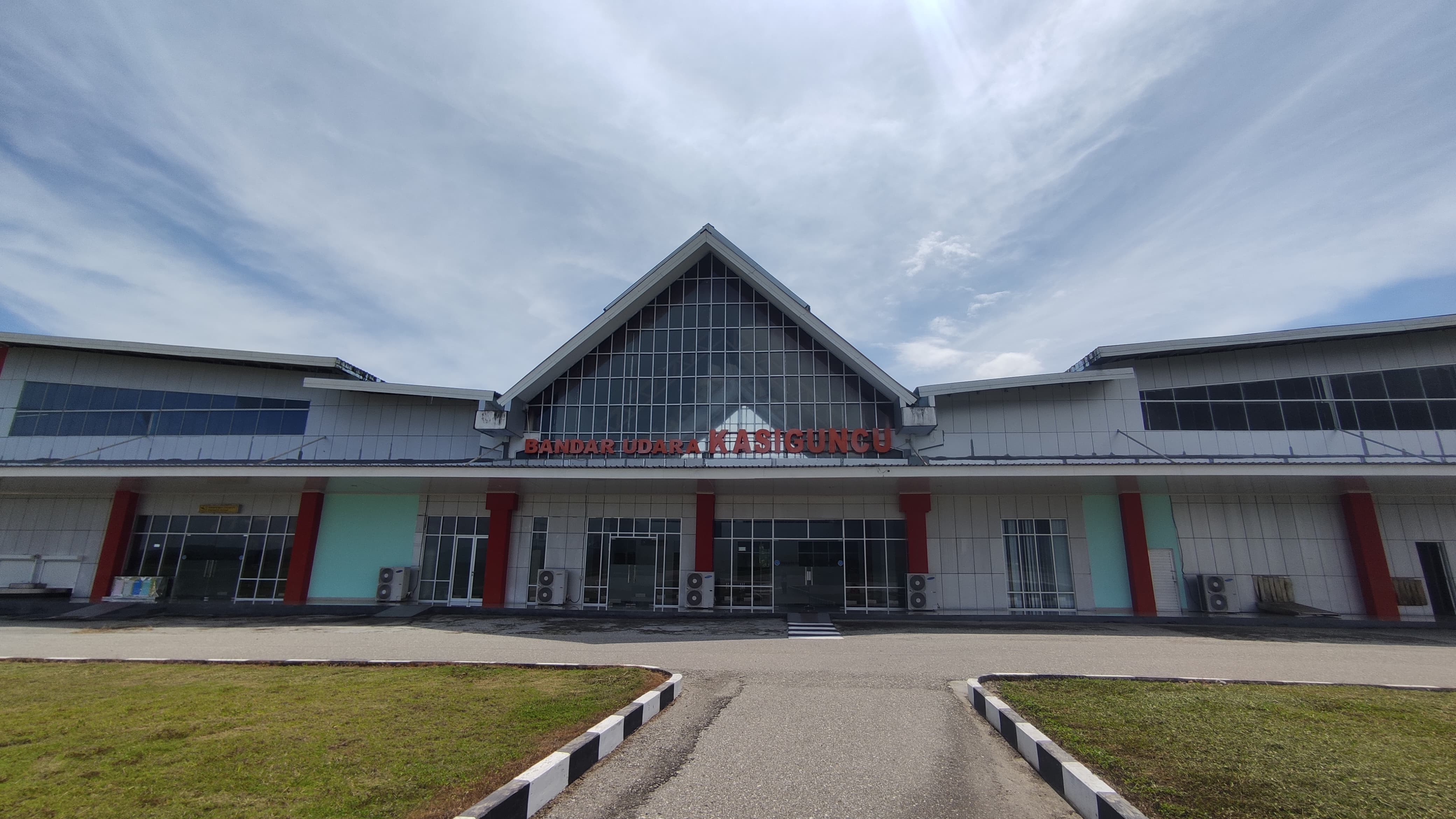 Foto Bandara Terminal Tampak Dari Apron