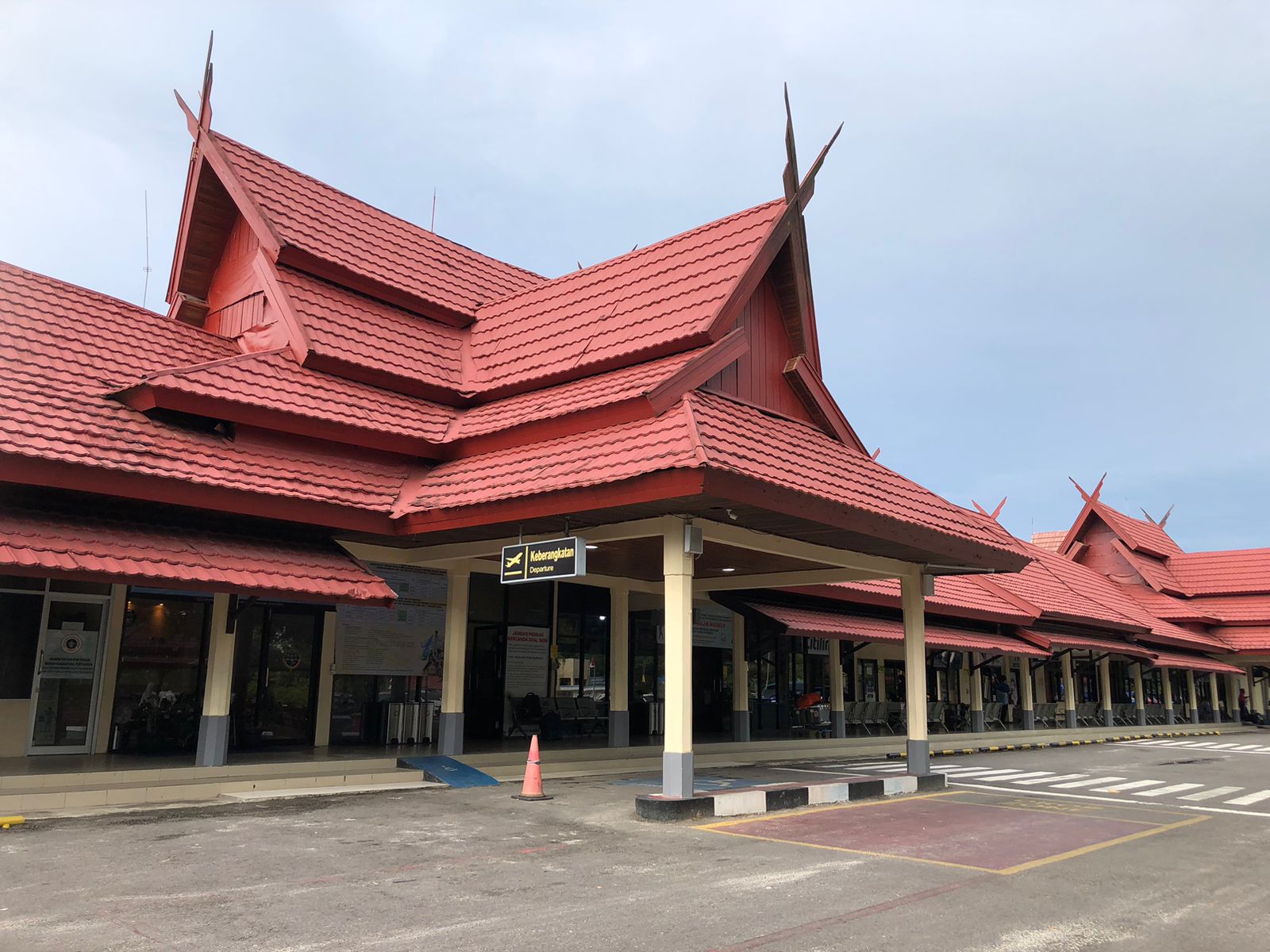 Foto Bandara Terminal Penumpang Sisi Darat