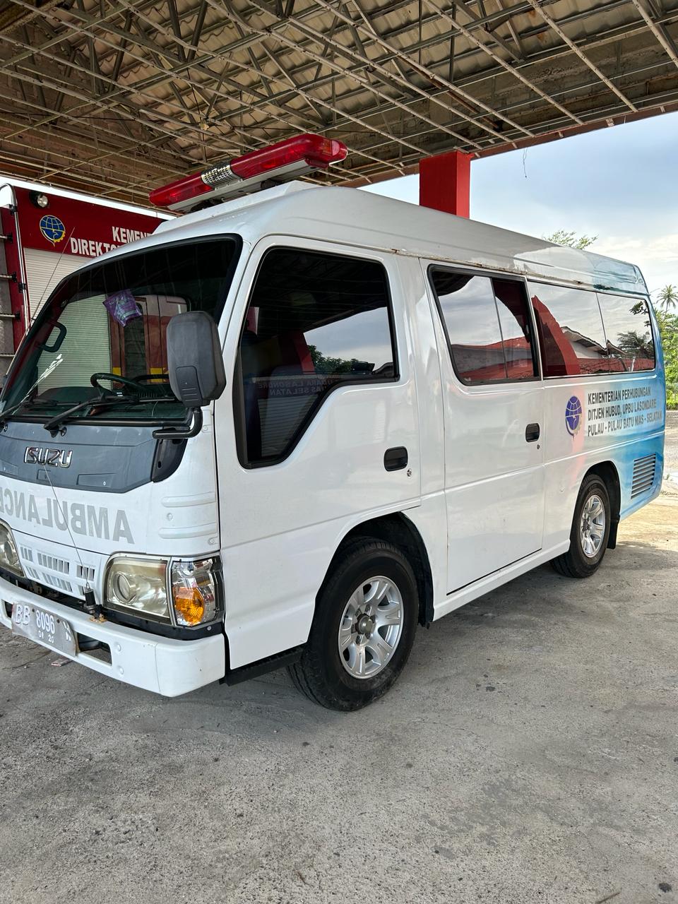 Foto Bandara Kendaraan Ambulance Bandara Lasondre