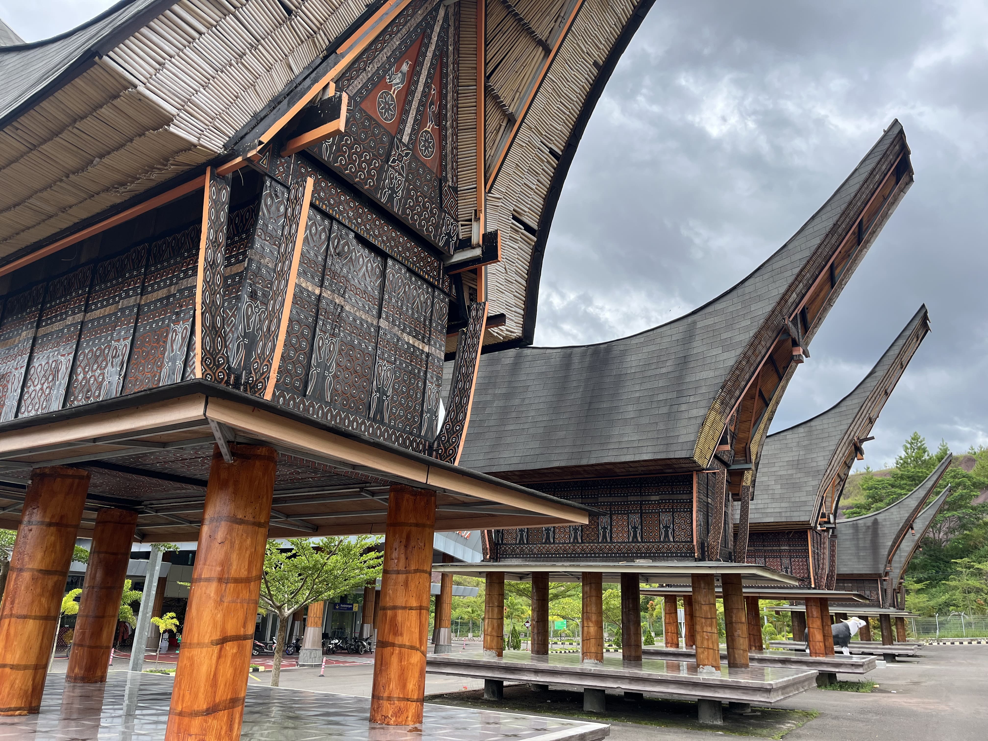 Foto Bandara Tongkonan (gazebo) Bandara Toraja