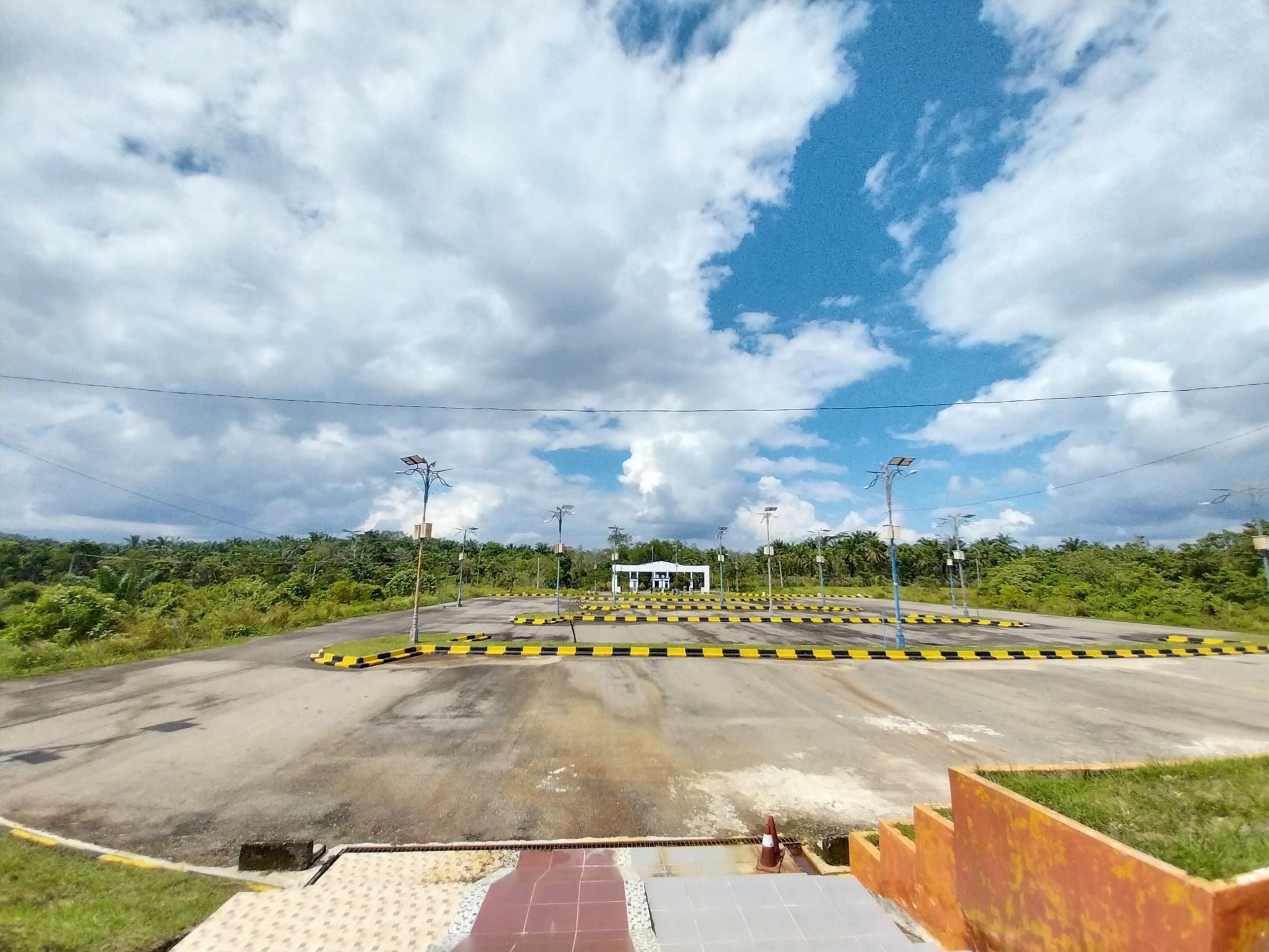 Foto Bandara Area Parkir Penumpang 