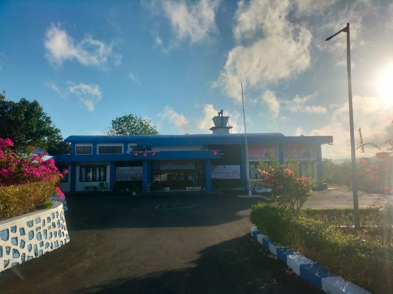 Foto Bandara TAMPAK DEPAN GEDUNG KANTOR