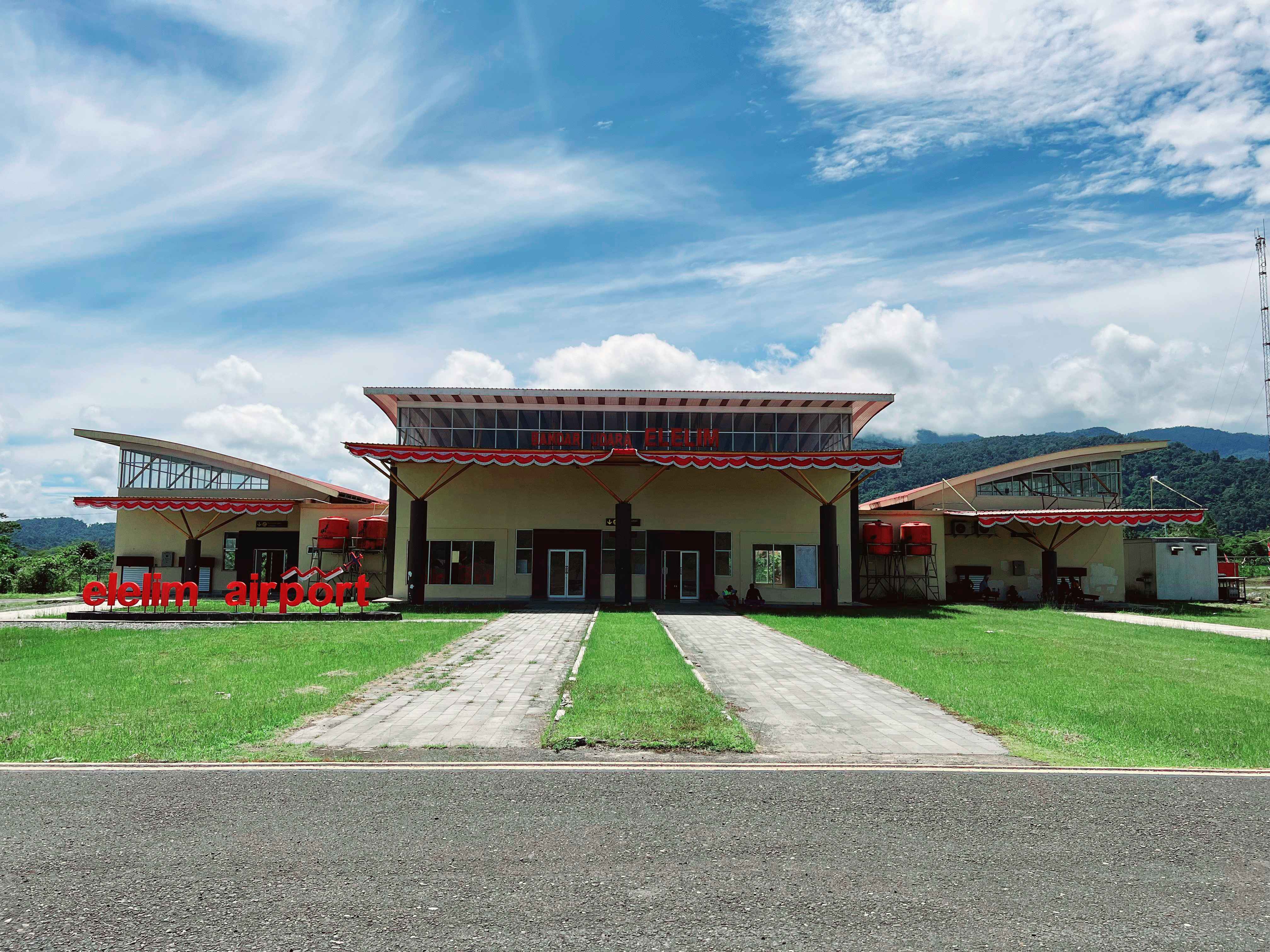 Foto Bandara Gedung Terminal Sisi Udara