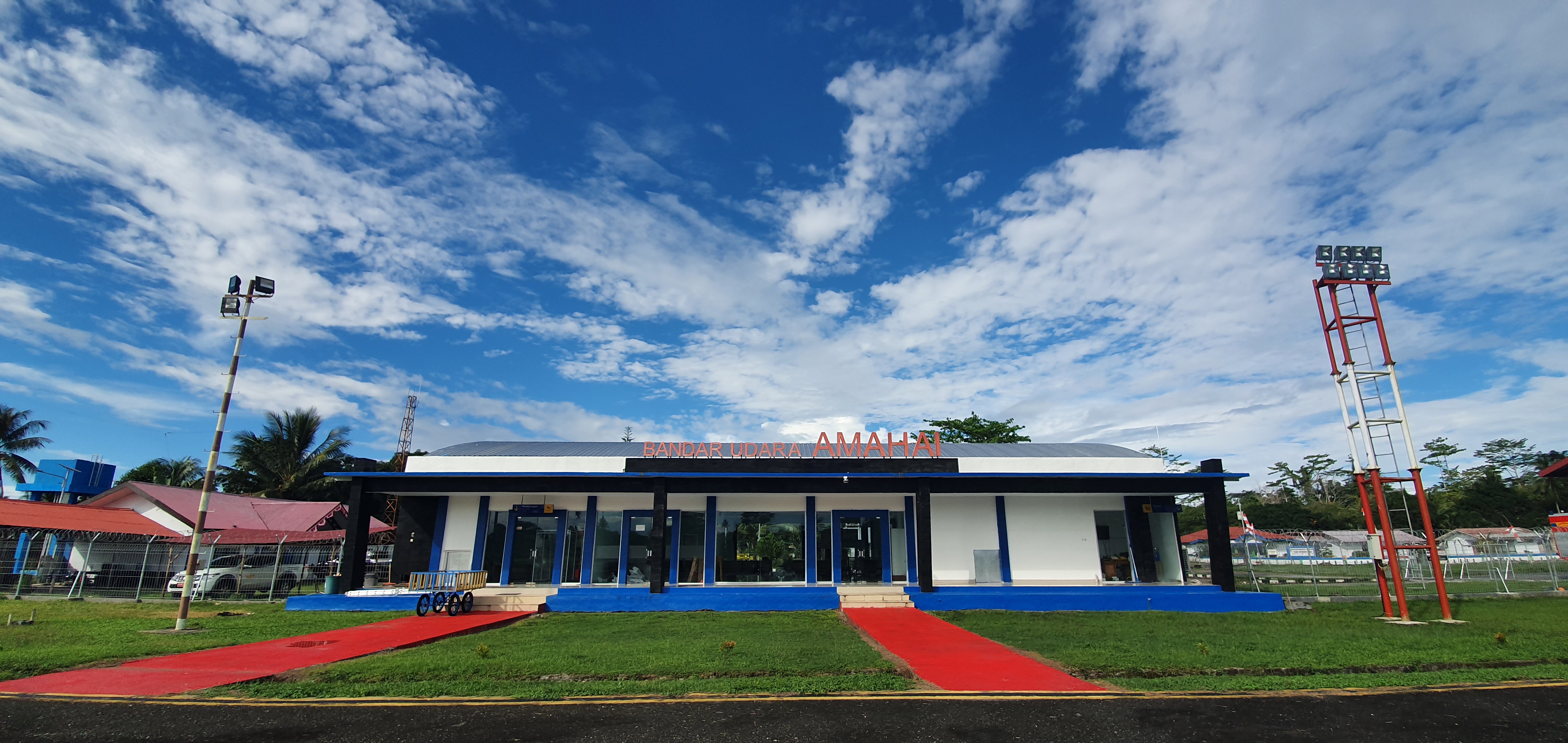 Foto Bandara Gedung Terminal Tampak Belakang 