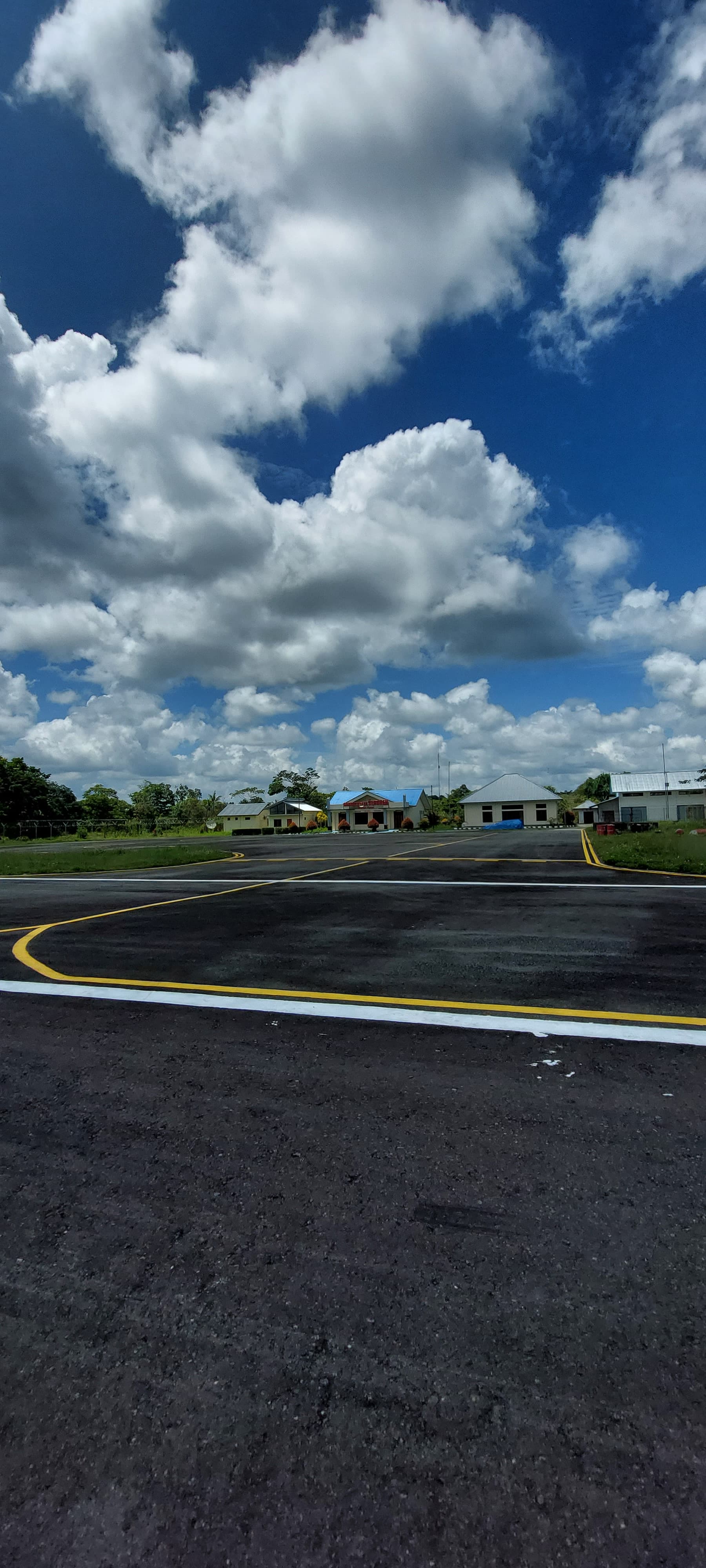 Foto Bandara Taxiway