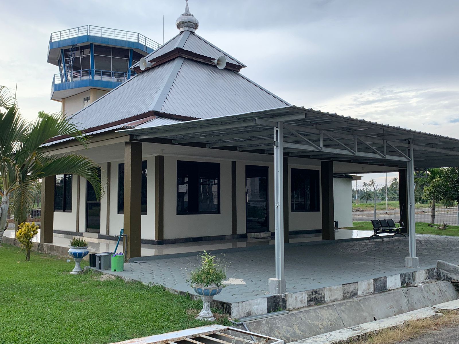 Foto Bandara FASILITAS PENUNJANG MUSHOLAH