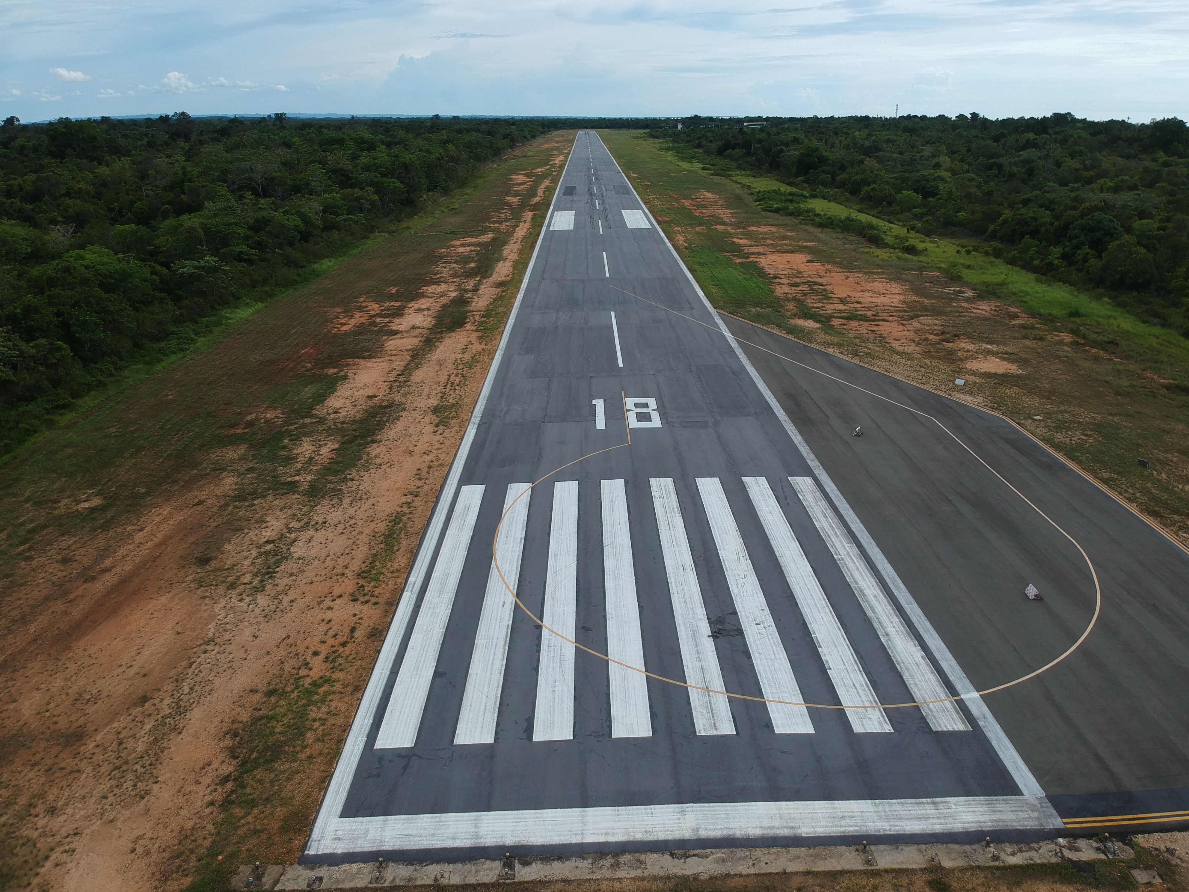 Foto Bandara Ujung Runway 18