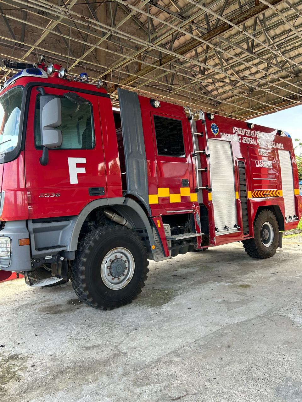 Foto Bandara Kendaraan Foam Tender Tipe V PKP-PK Bandara Lasondre