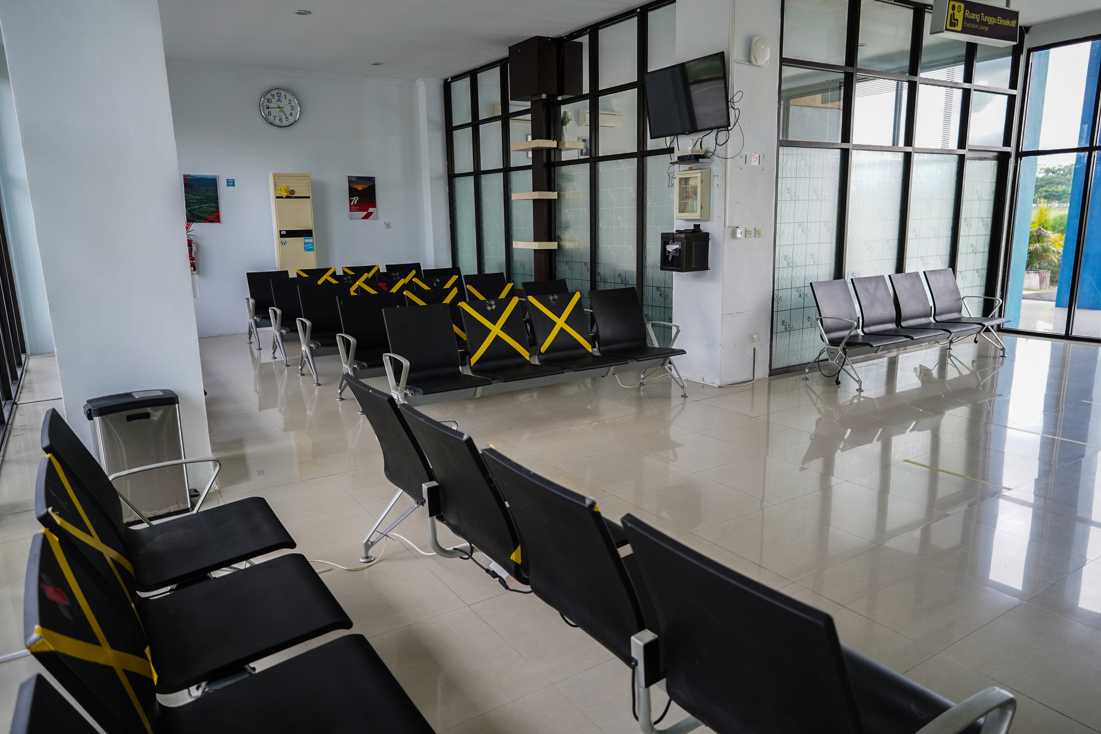 Foto Bandara RUANG TUNGGU KEBERANGKATAN TERMINAL BANDARA