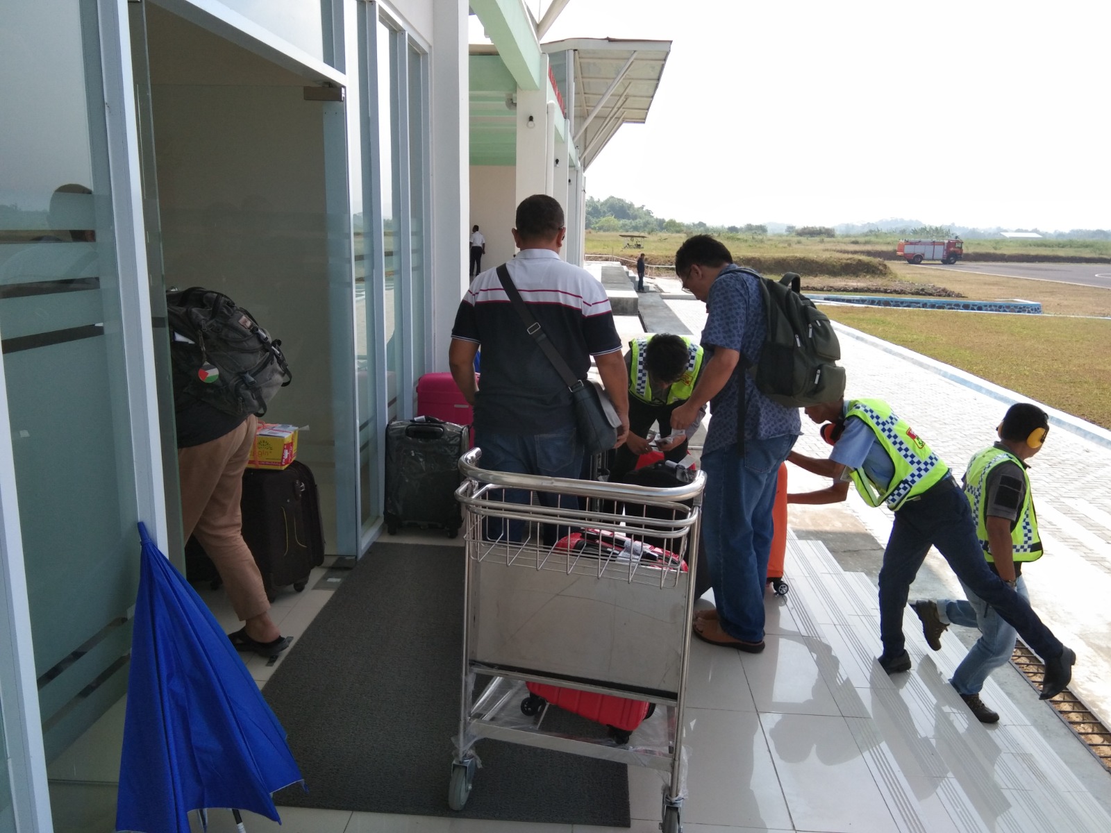 Foto Bandara Barang bawaan penumpang