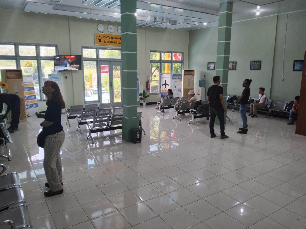 Foto Bandara Ruang keberangkatan