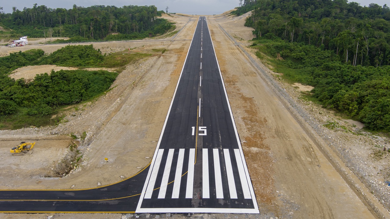 Foto Bandara Runway 1600x30