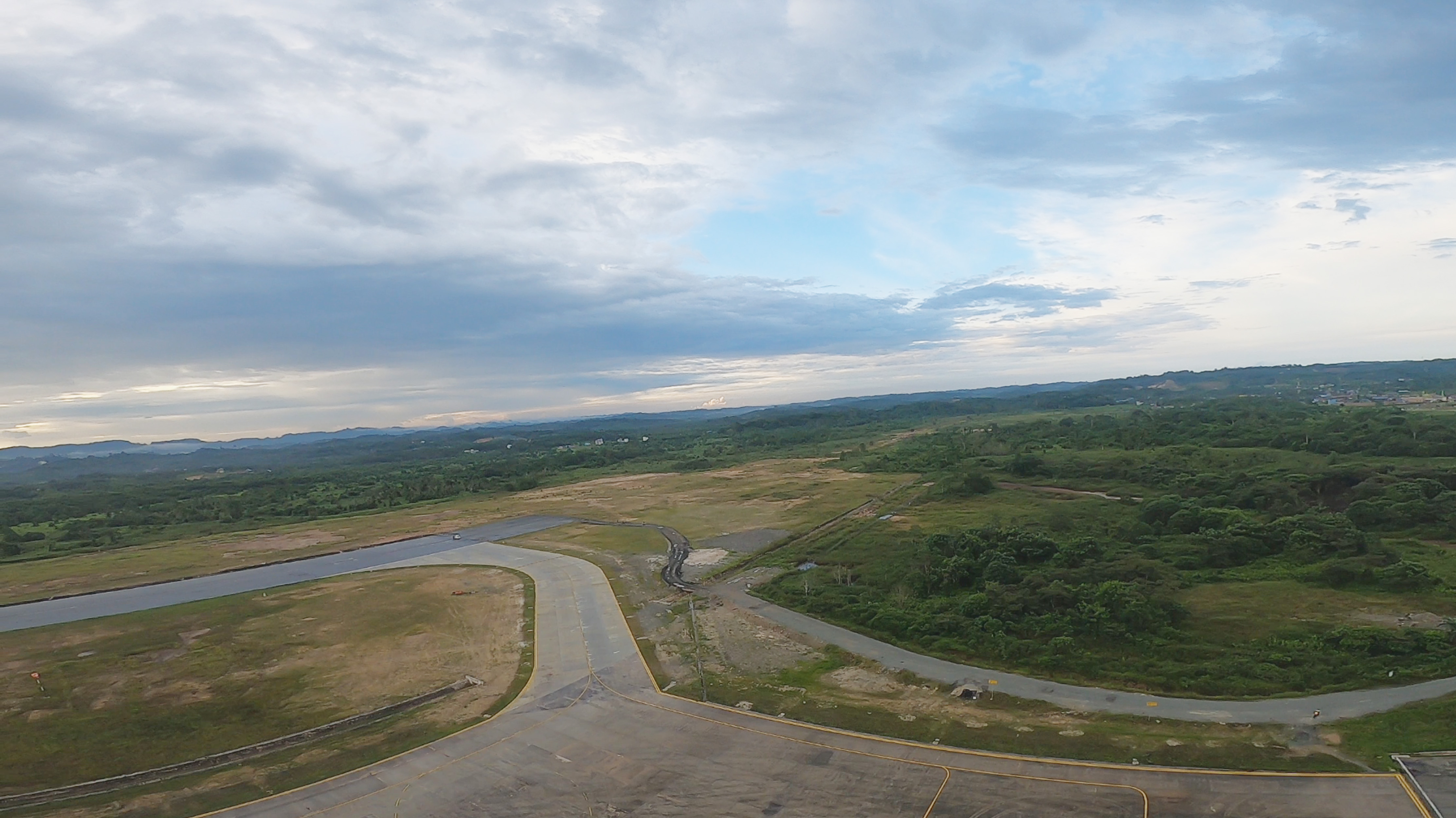 Foto Bandara Taxiway Alpha