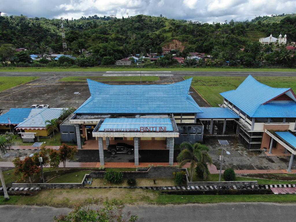 Foto Bandara Tampak Depan Bandara Bintuni