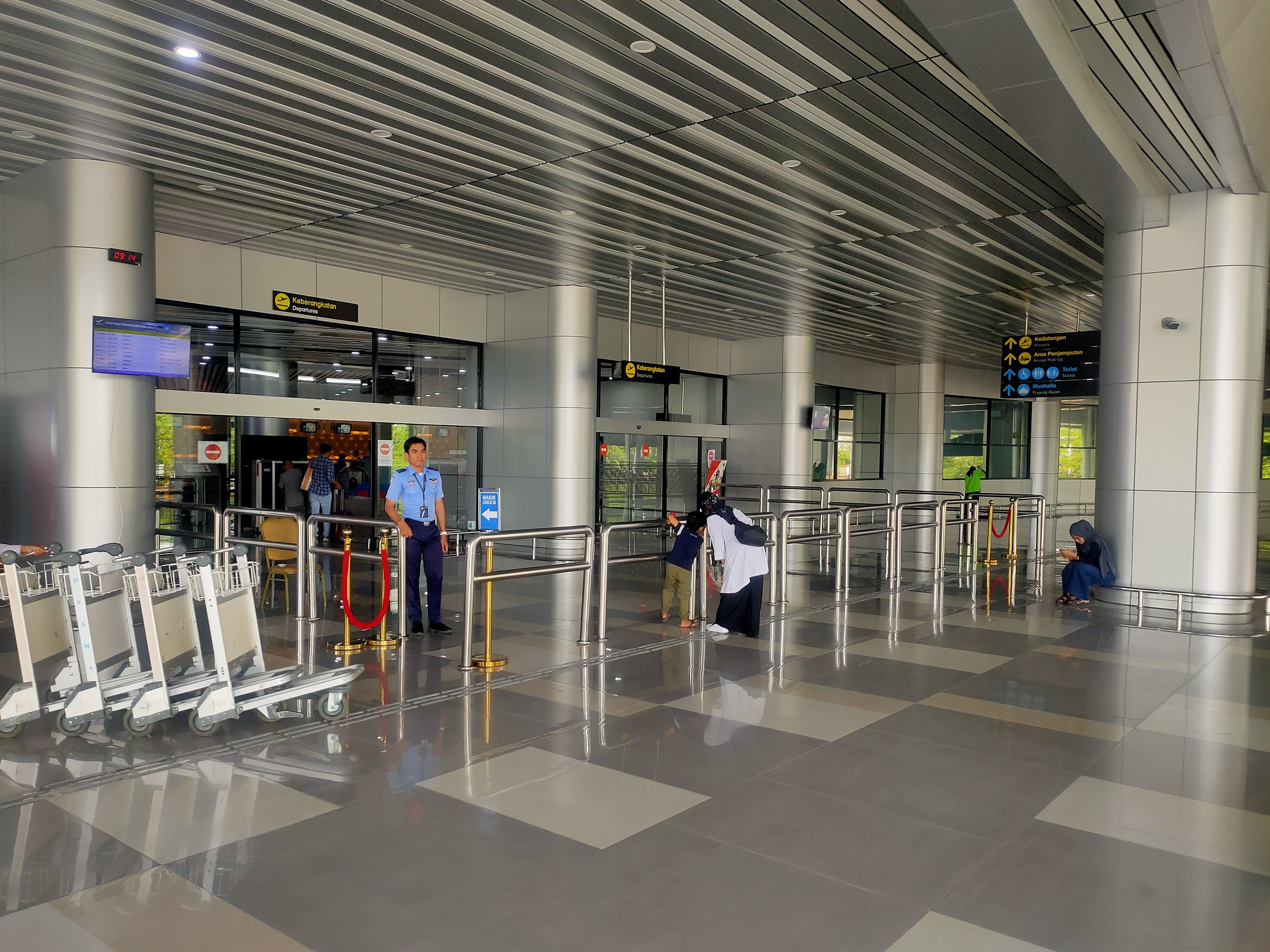 Foto Bandara Lobby Keberangkatan