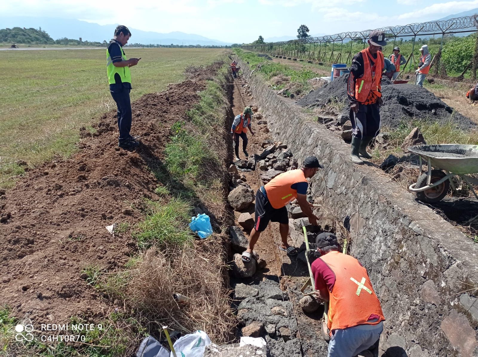 Foto Bandara Pekerjaan program padat karya