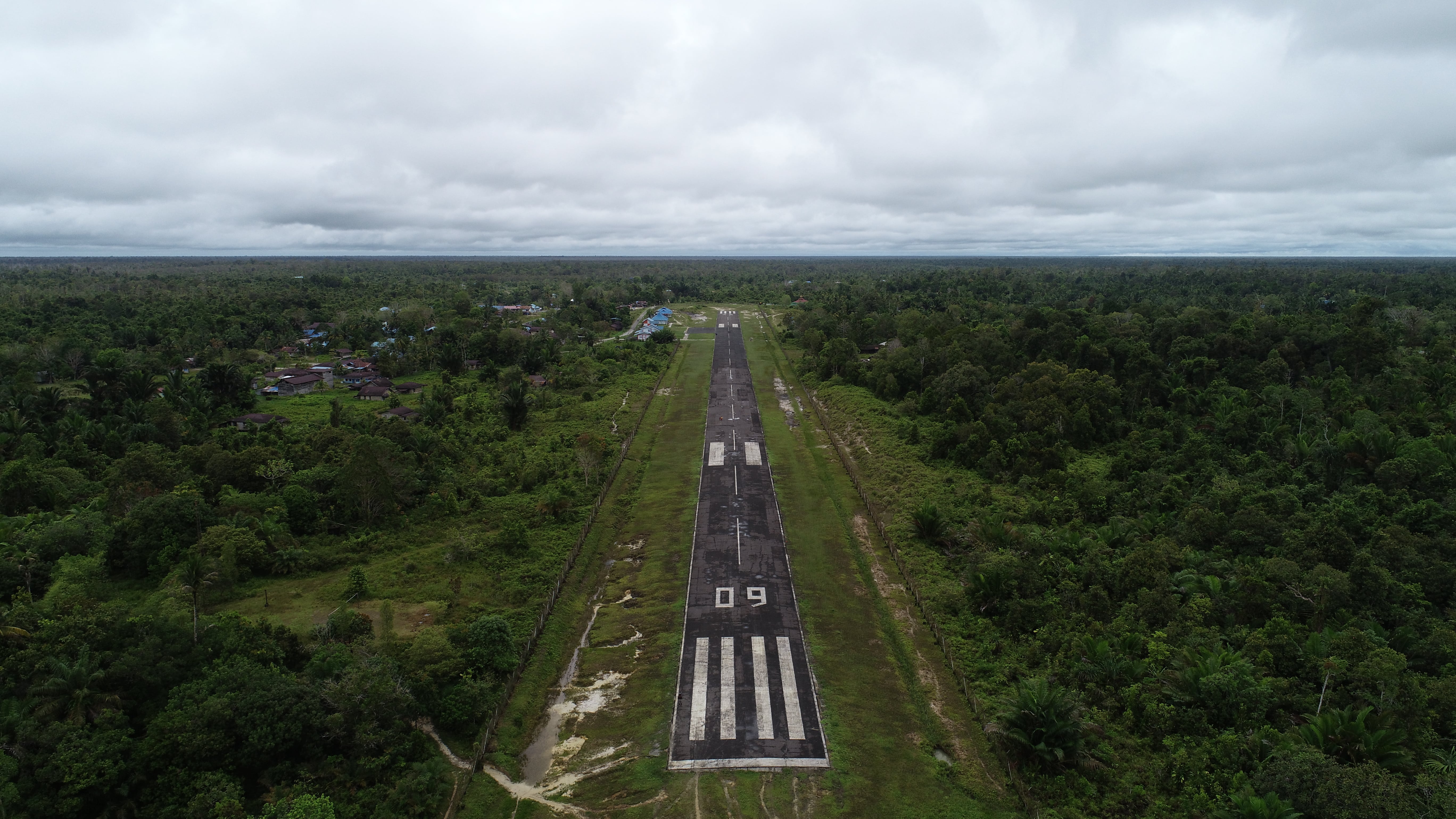 Foto Bandara Runway 09