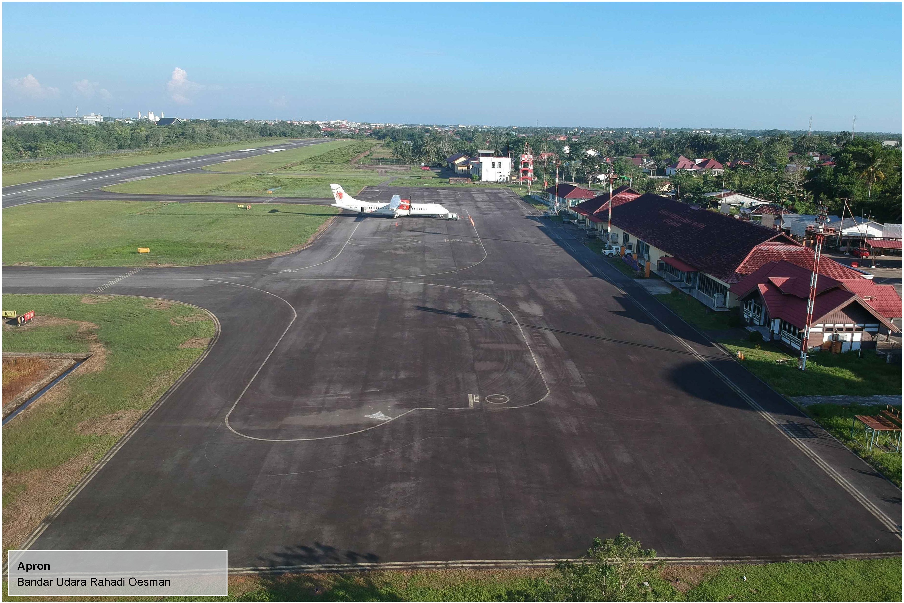 Foto Bandara Tampak atas apron