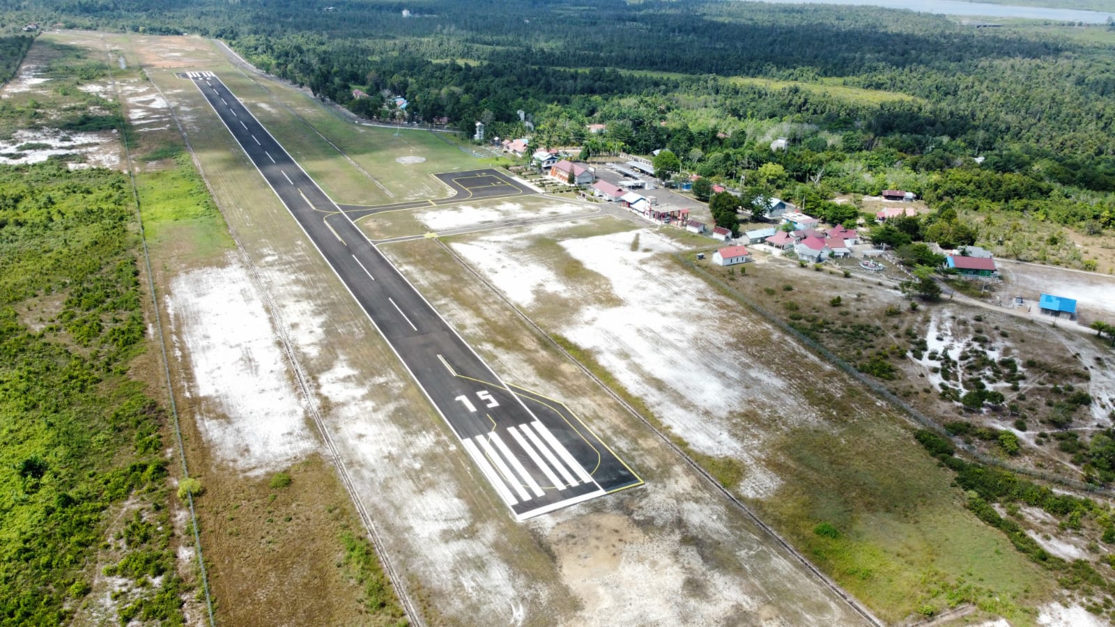 Foto Bandara Runway