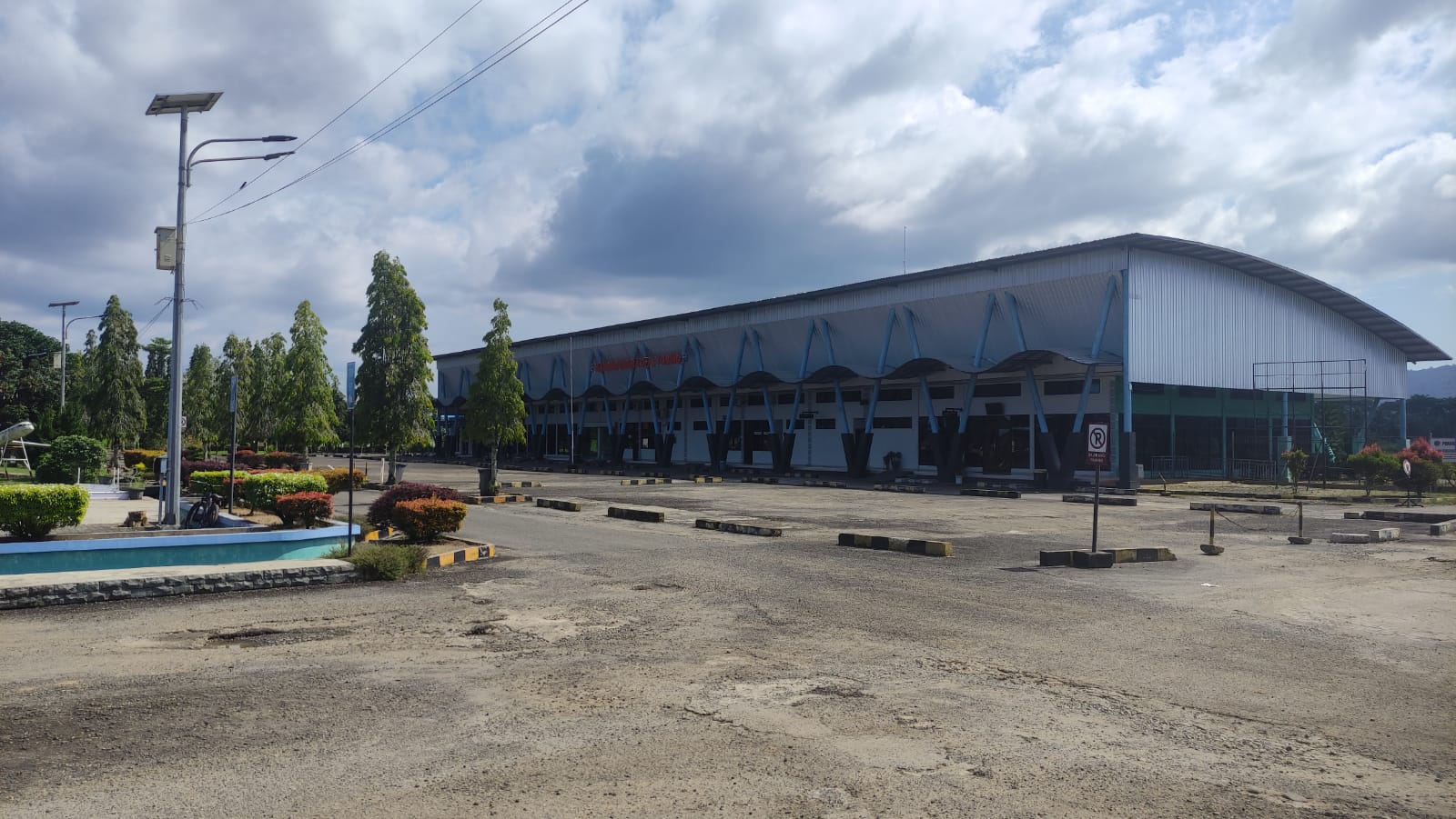 Foto Bandara Gedung Terminal (depan)